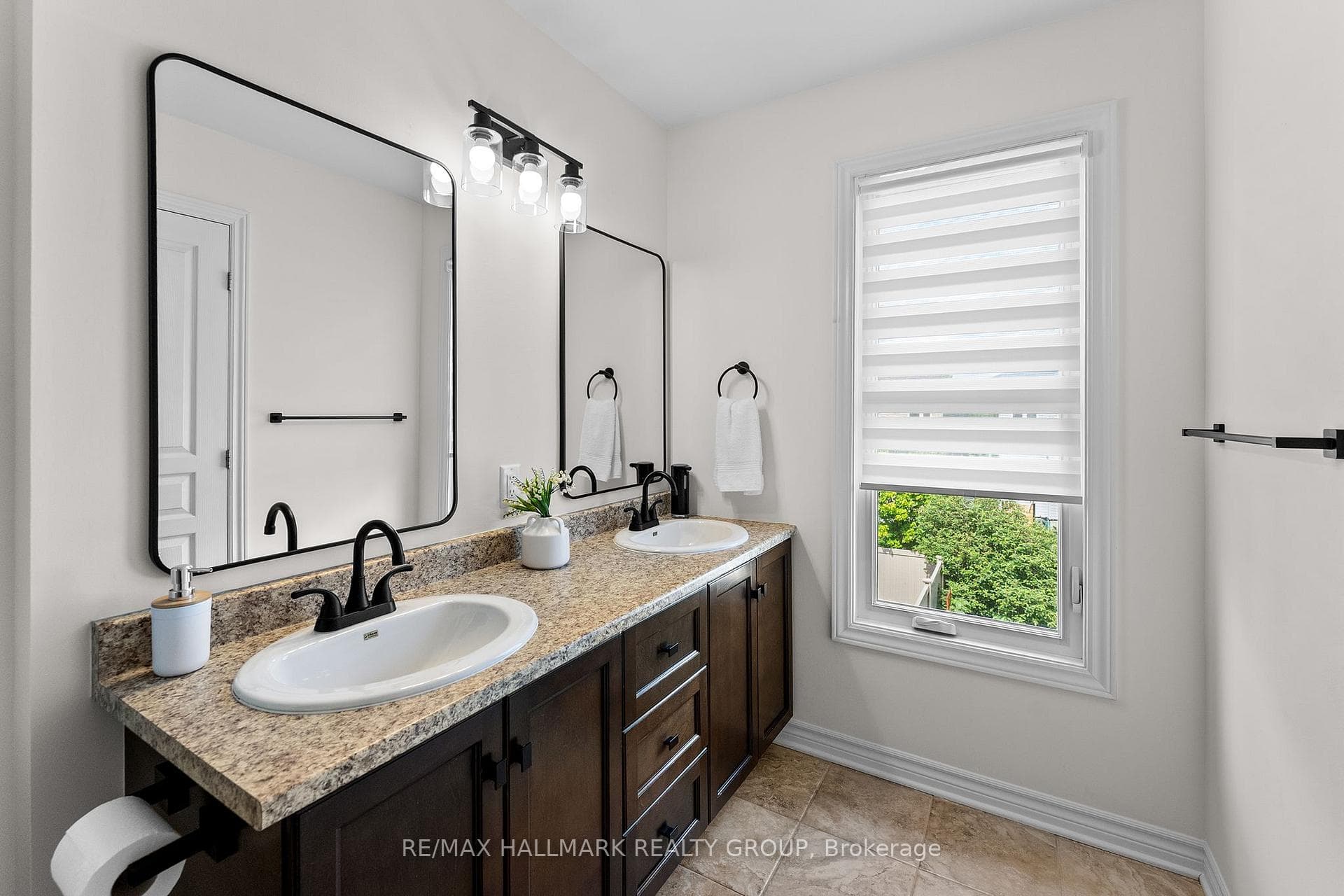 115 Beatrice Drive photo 28
