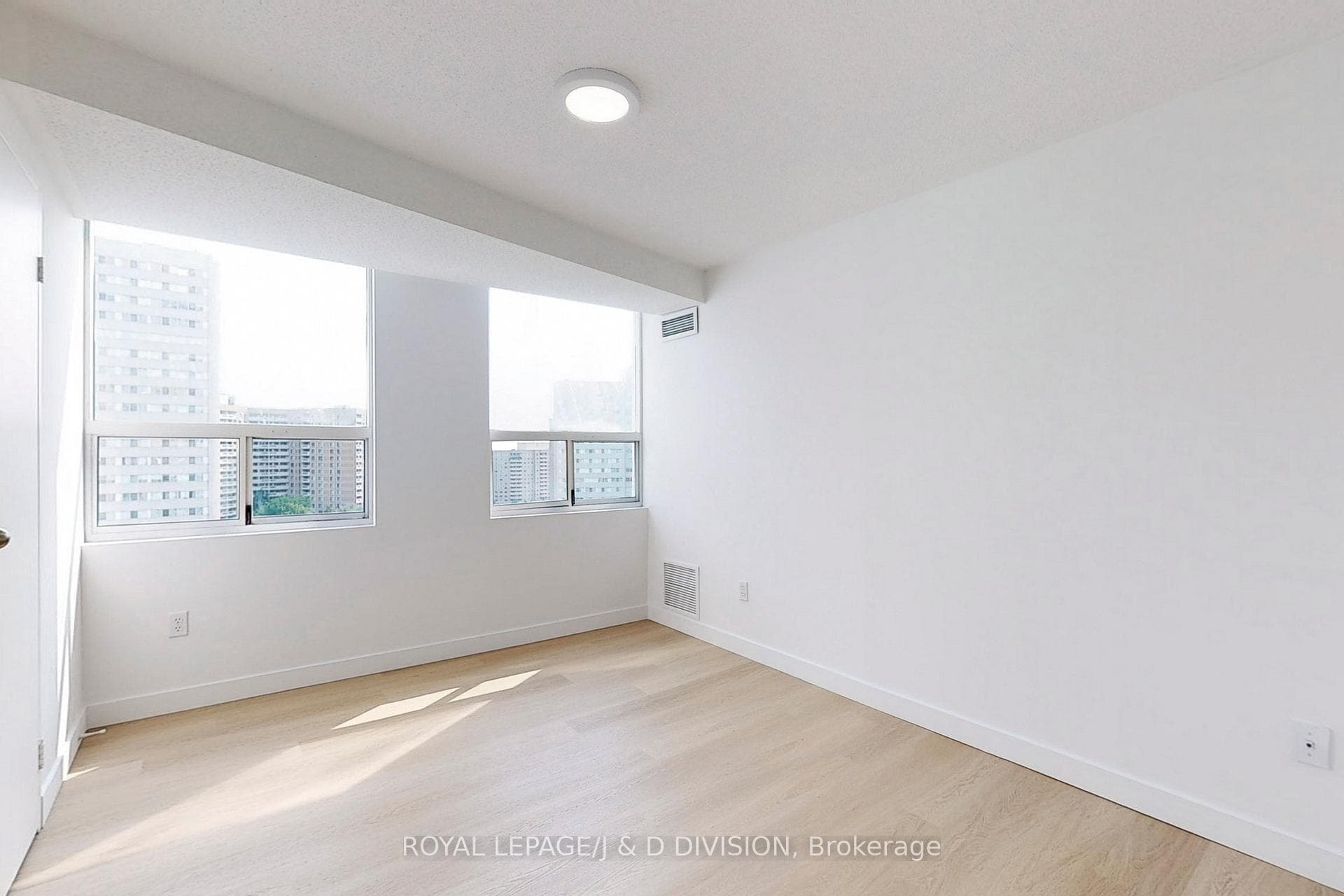 3650 Kaneff Crescent Unit 1503 photo 28