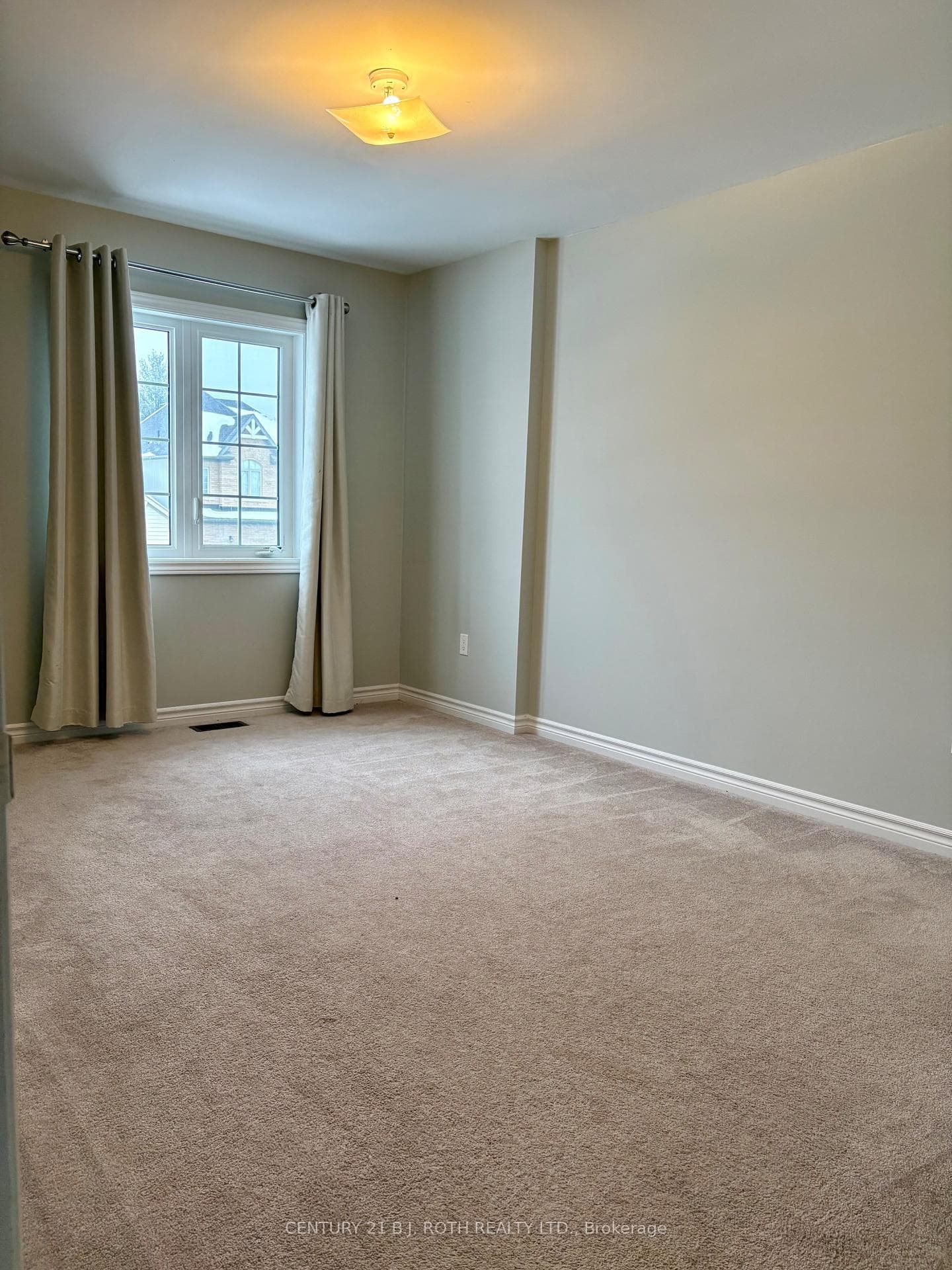 61 decarolis Crescent photo 25