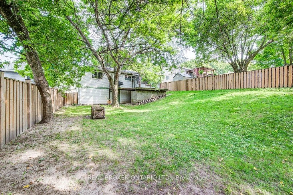 93 Cindy Avenue photo 33