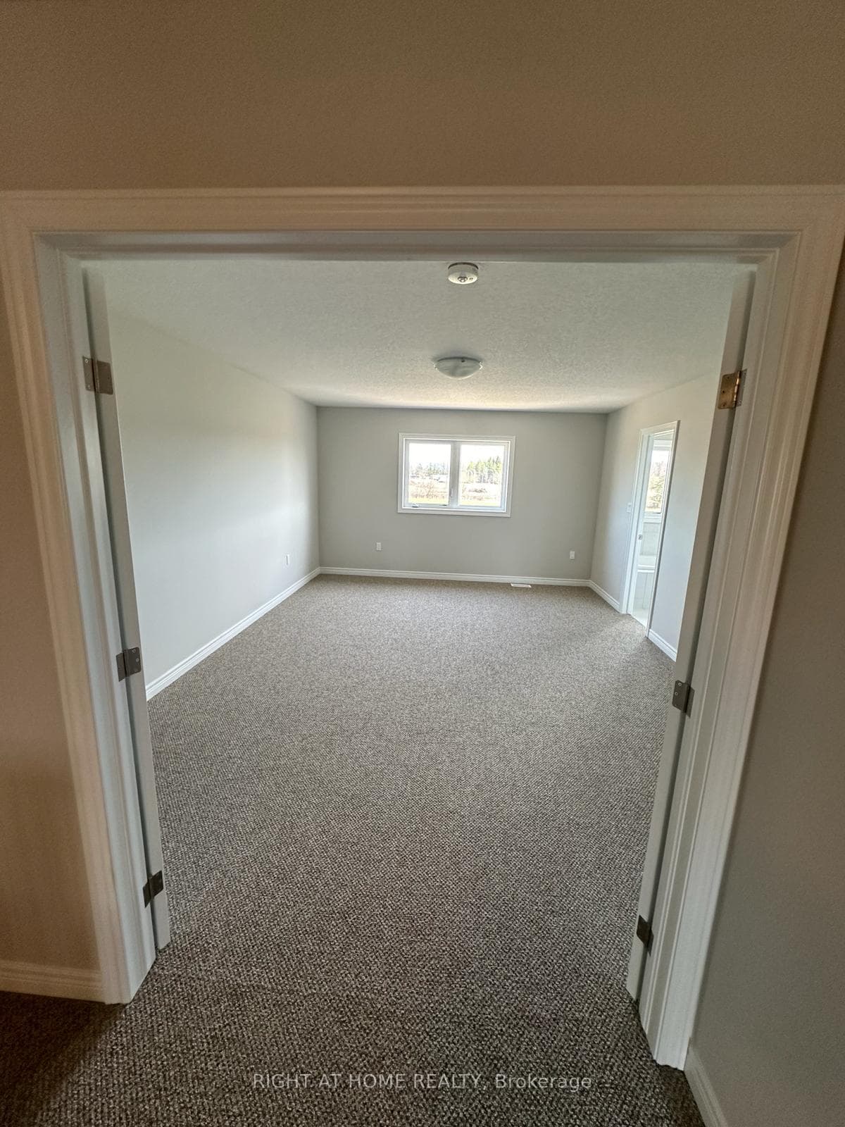 55 Lloyd Davies Way photo 6