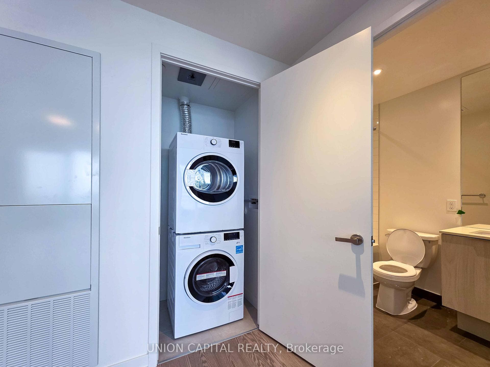 448 Burnhamthorpe Road Unit 3607 photo 9