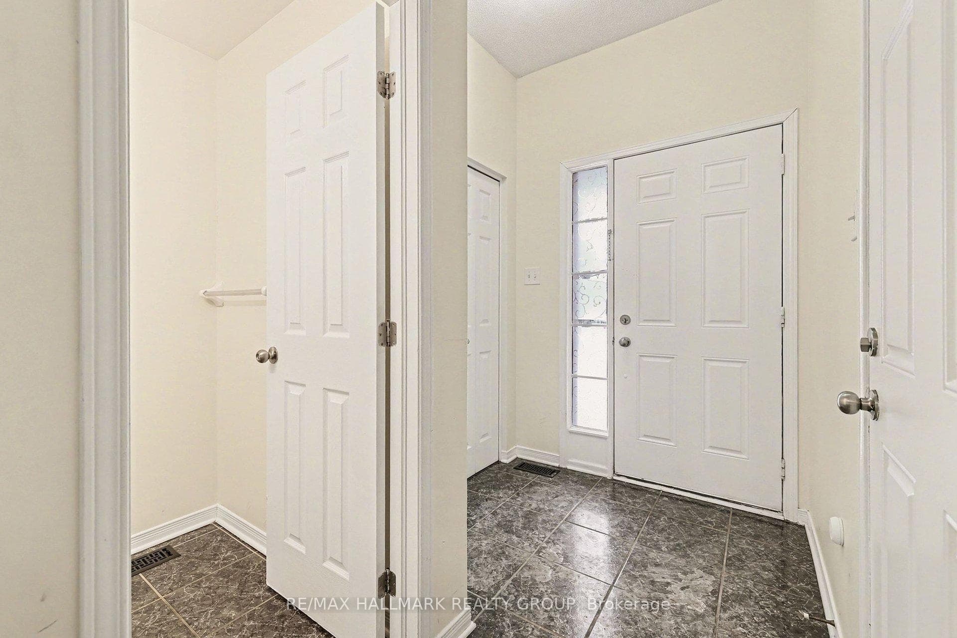 1073 Marconi Avenue photo 2