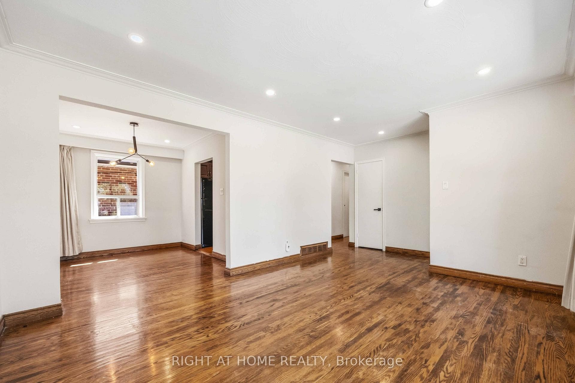 1 Mozart Avenue photo 11