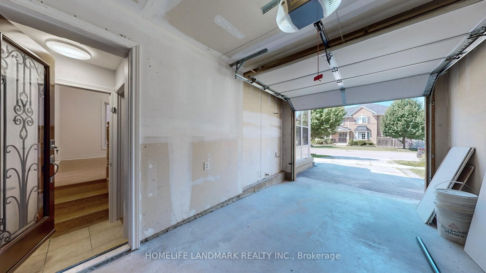 37 Roy Rainey Avenue Unit (Bsmt) photo 17