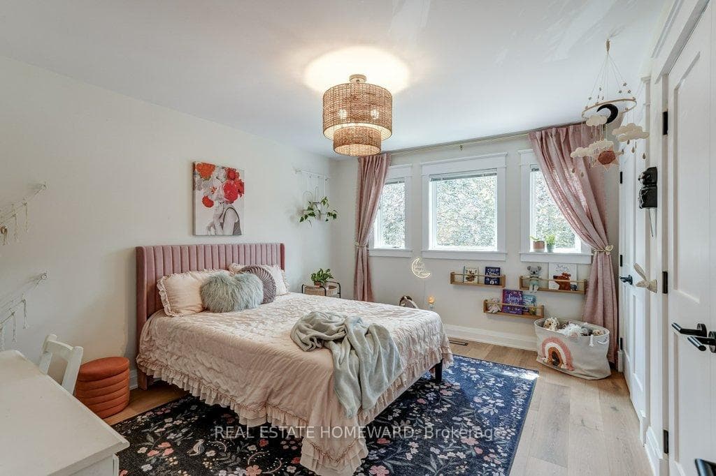 98 Woodview Drive photo 33