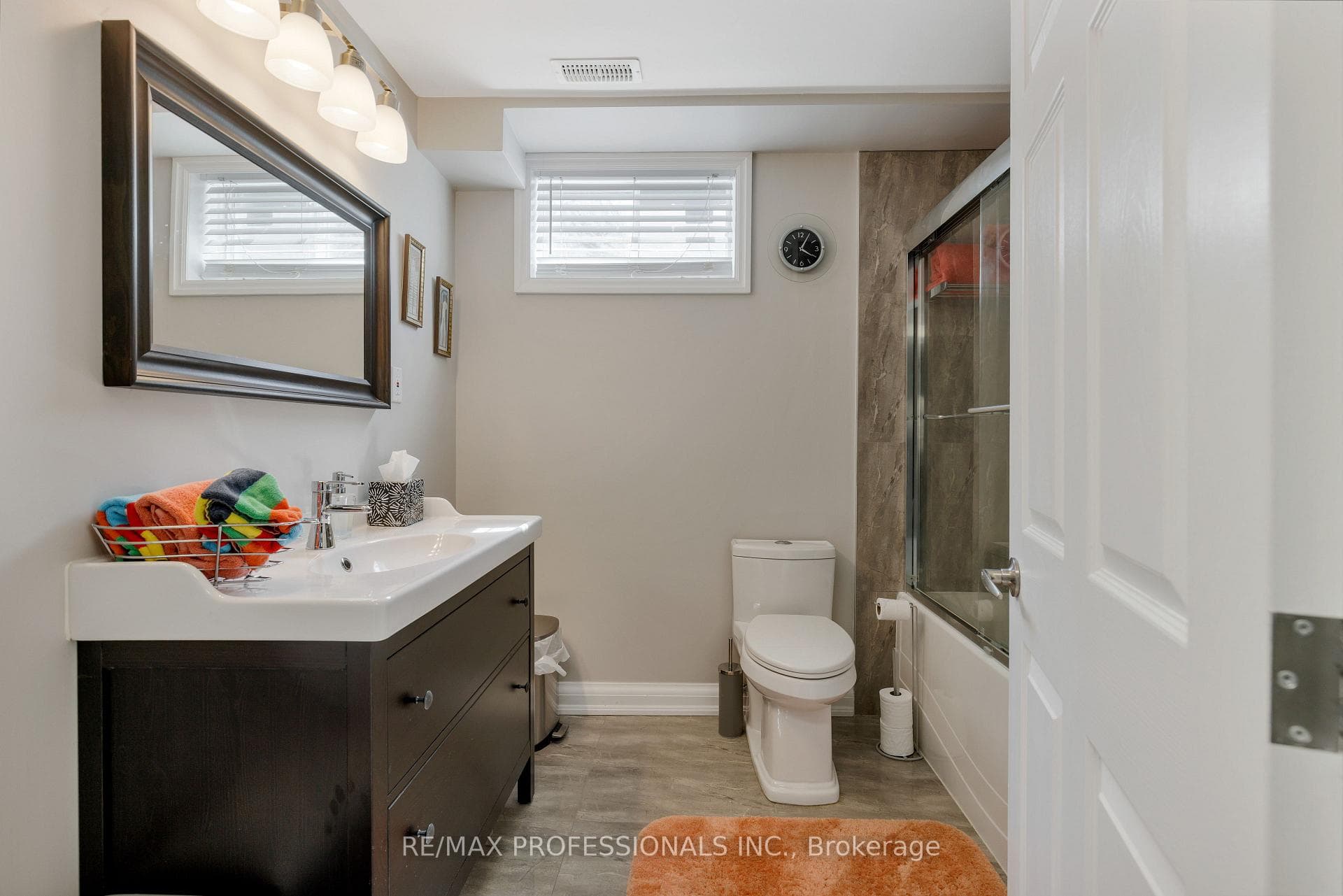 106 Rathburn Road photo 48