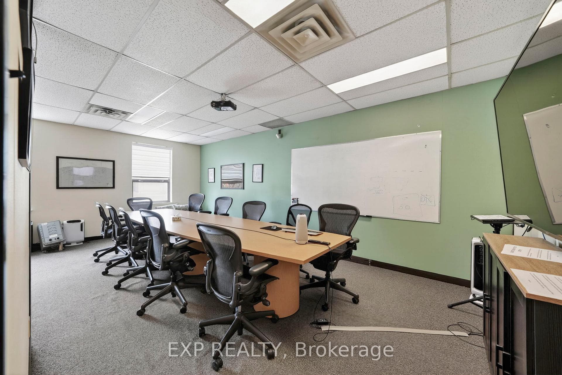 215 Colonnade Road photo 5