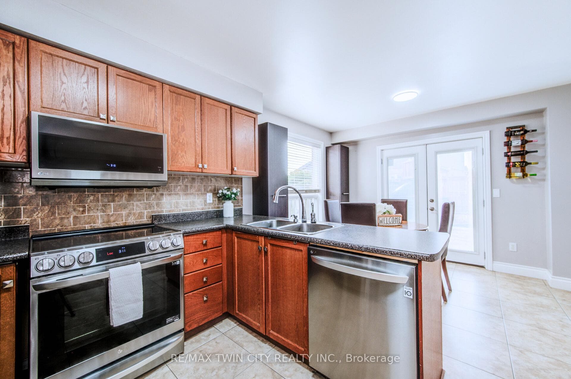 112 Sofron Drive photo 11