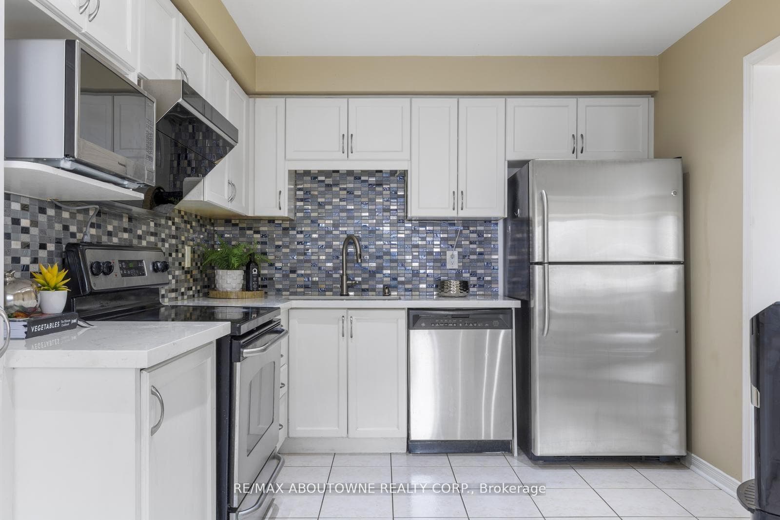 2149 Shorncliffe Boulevard photo 11