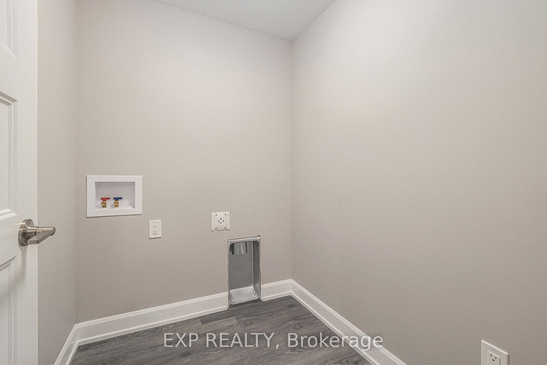 1216 MONTBLANC Crescent Unit A photo 16
