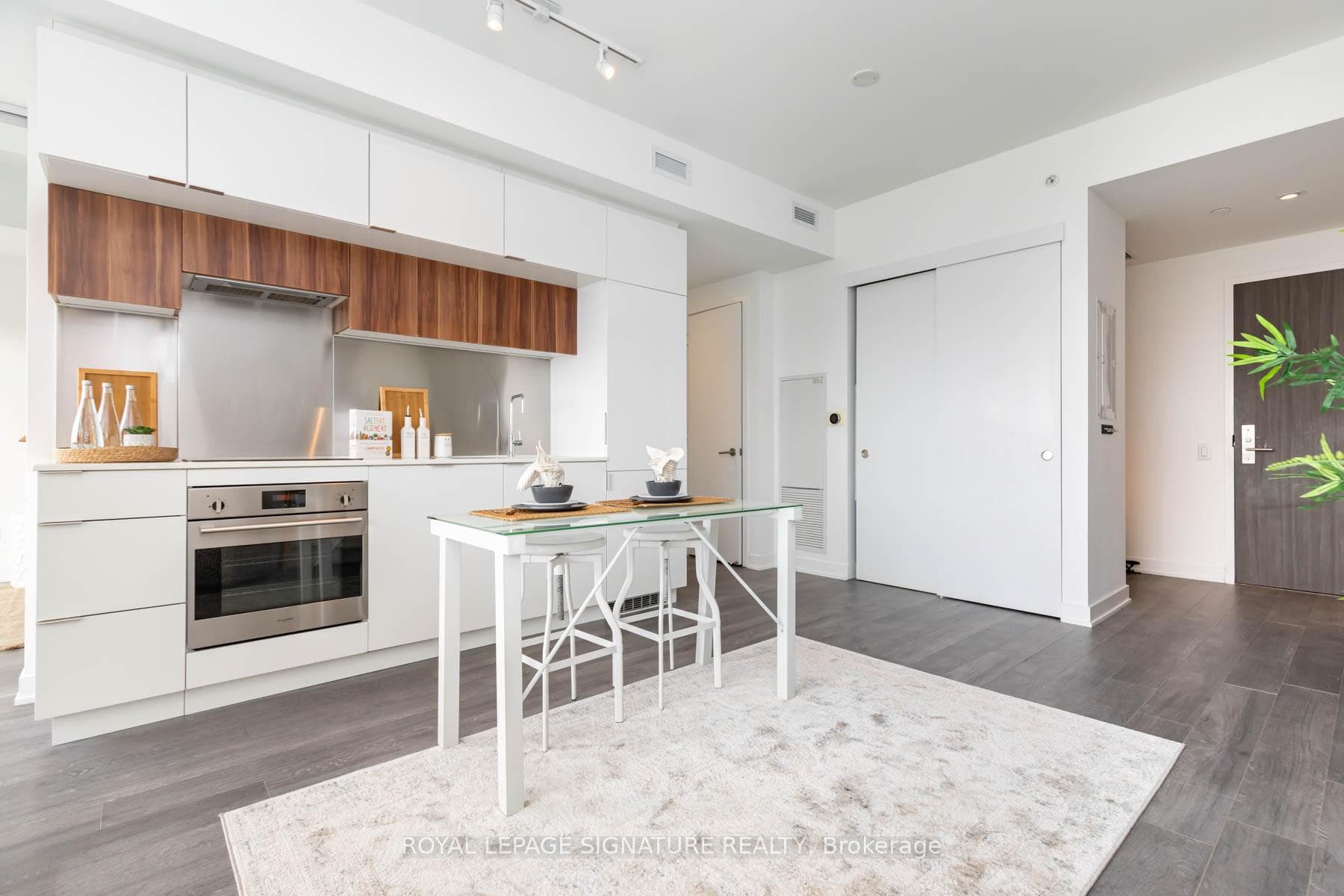 185 Roehampton Avenue Unit 2805 photo 5