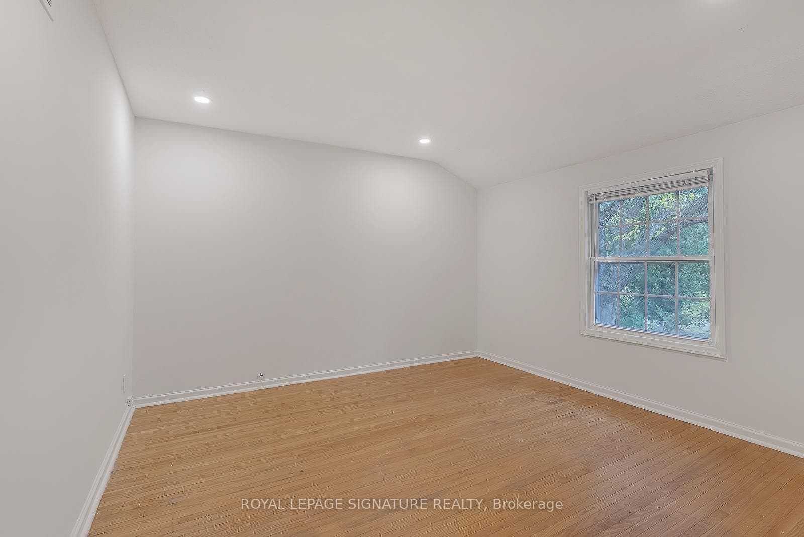 75 Lord Seaton Road photo 29