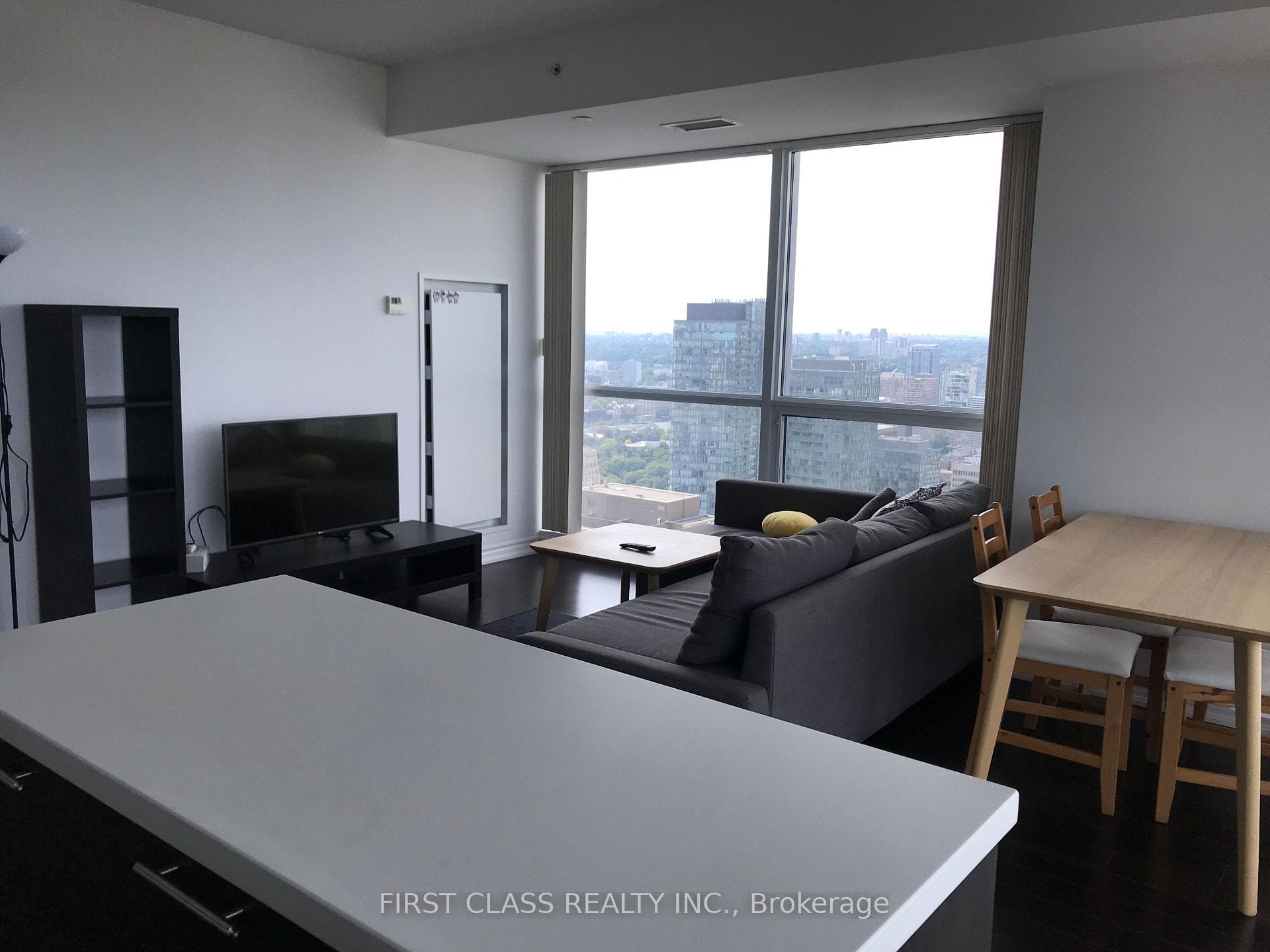 386 Yonge Street Unit 5102 photo 6