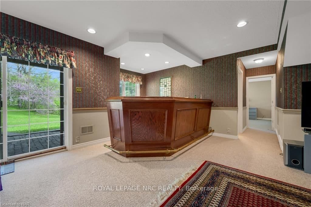 7 LESLIE Place photo 43