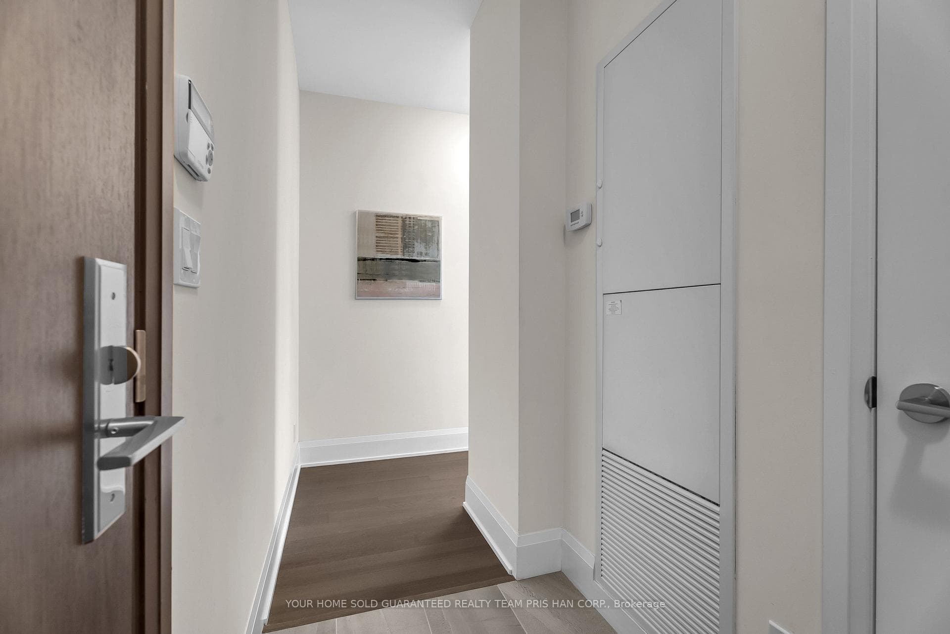 Foyer - 10ft Ceiling