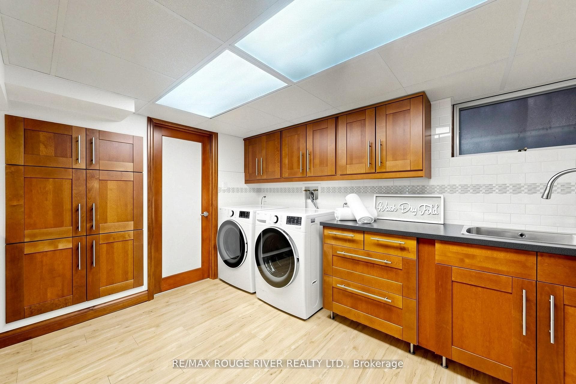Laundry/craft room