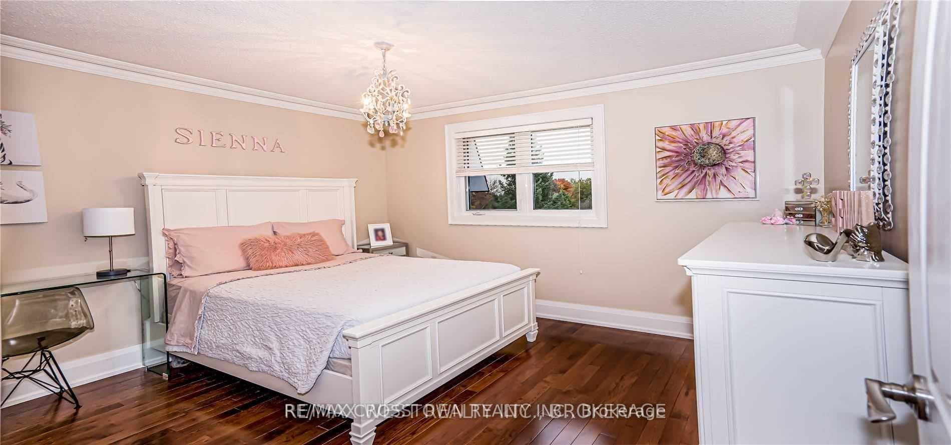 147 Ellis Avenue photo 11