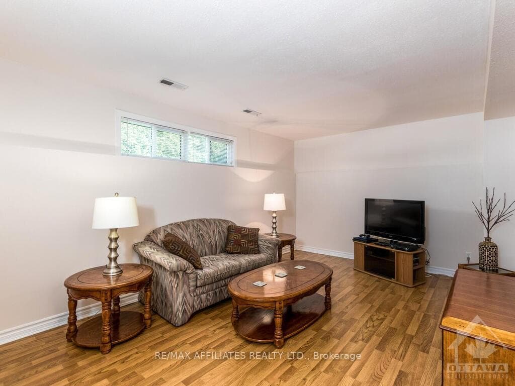 8147 JEANNE D'ARC Boulevard photo 26