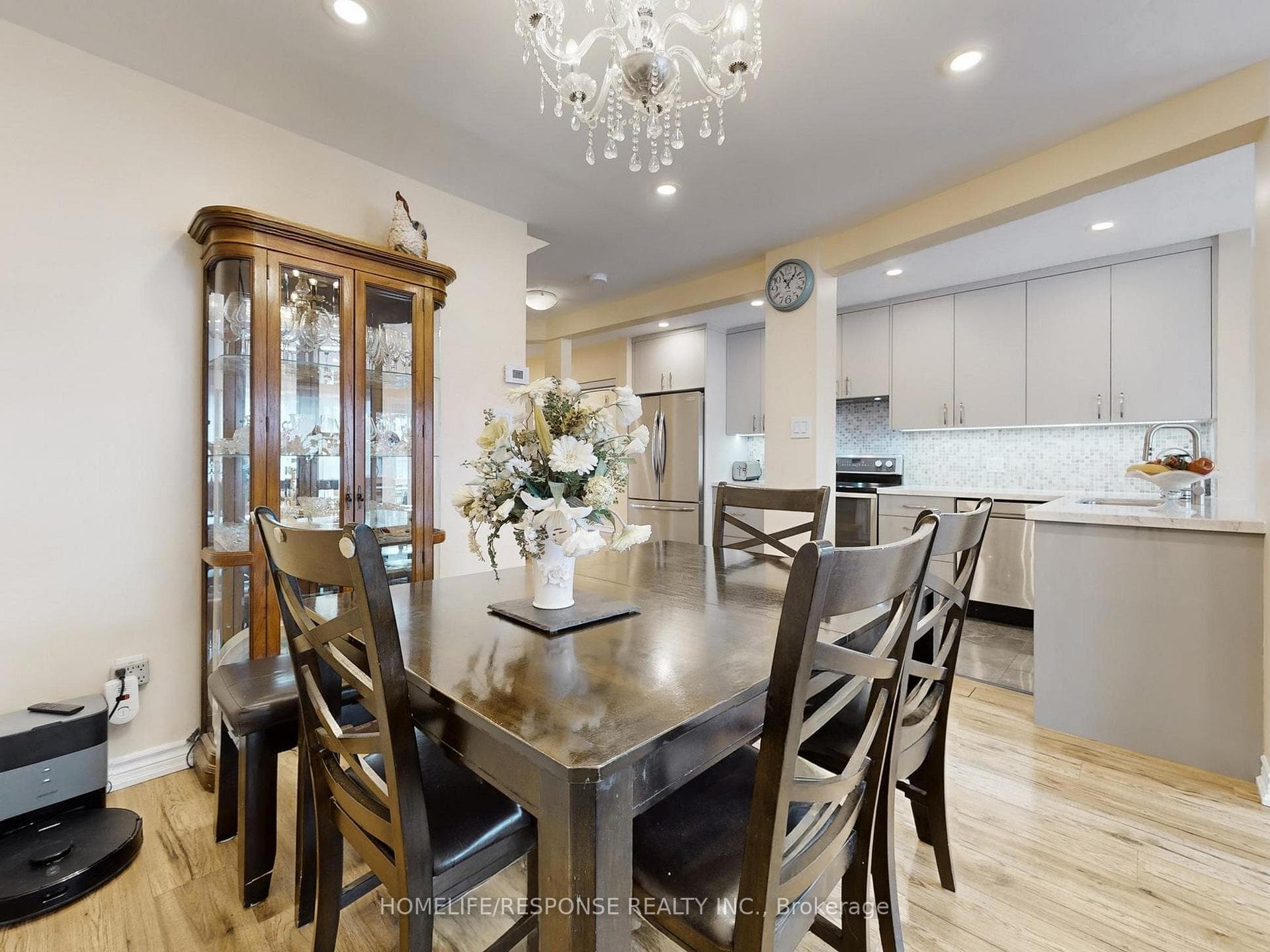 5134 Lampman Avenue photo 9