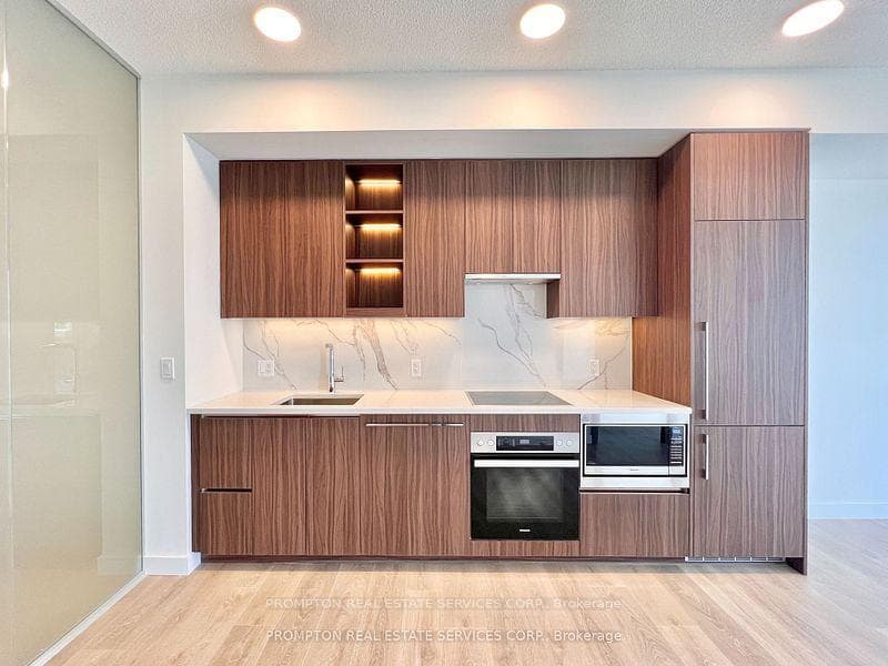 27 McMahon Drive Unit 1808 photo 7