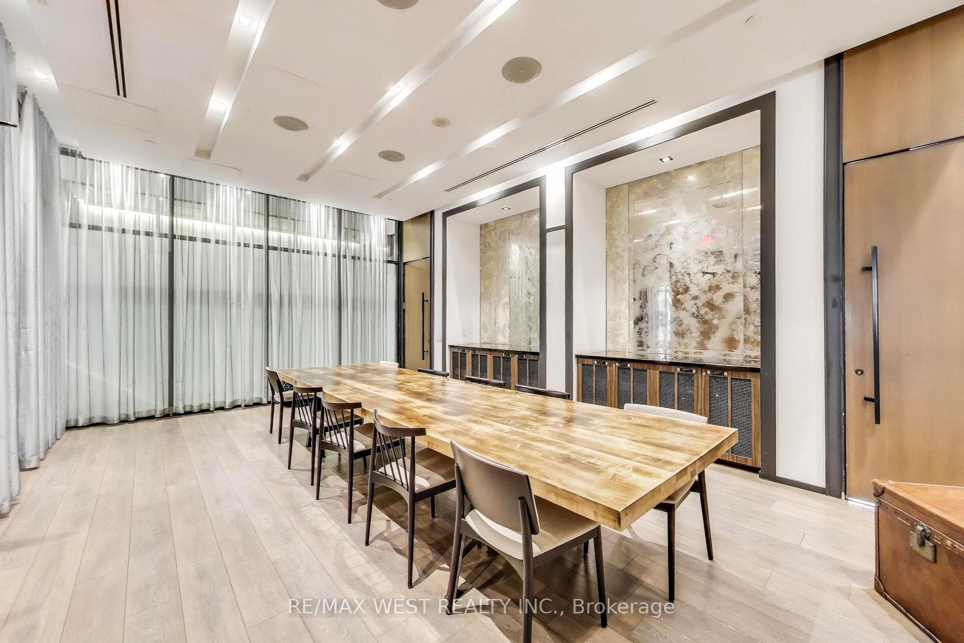 Private Dining Room For Extra Large Gatherings