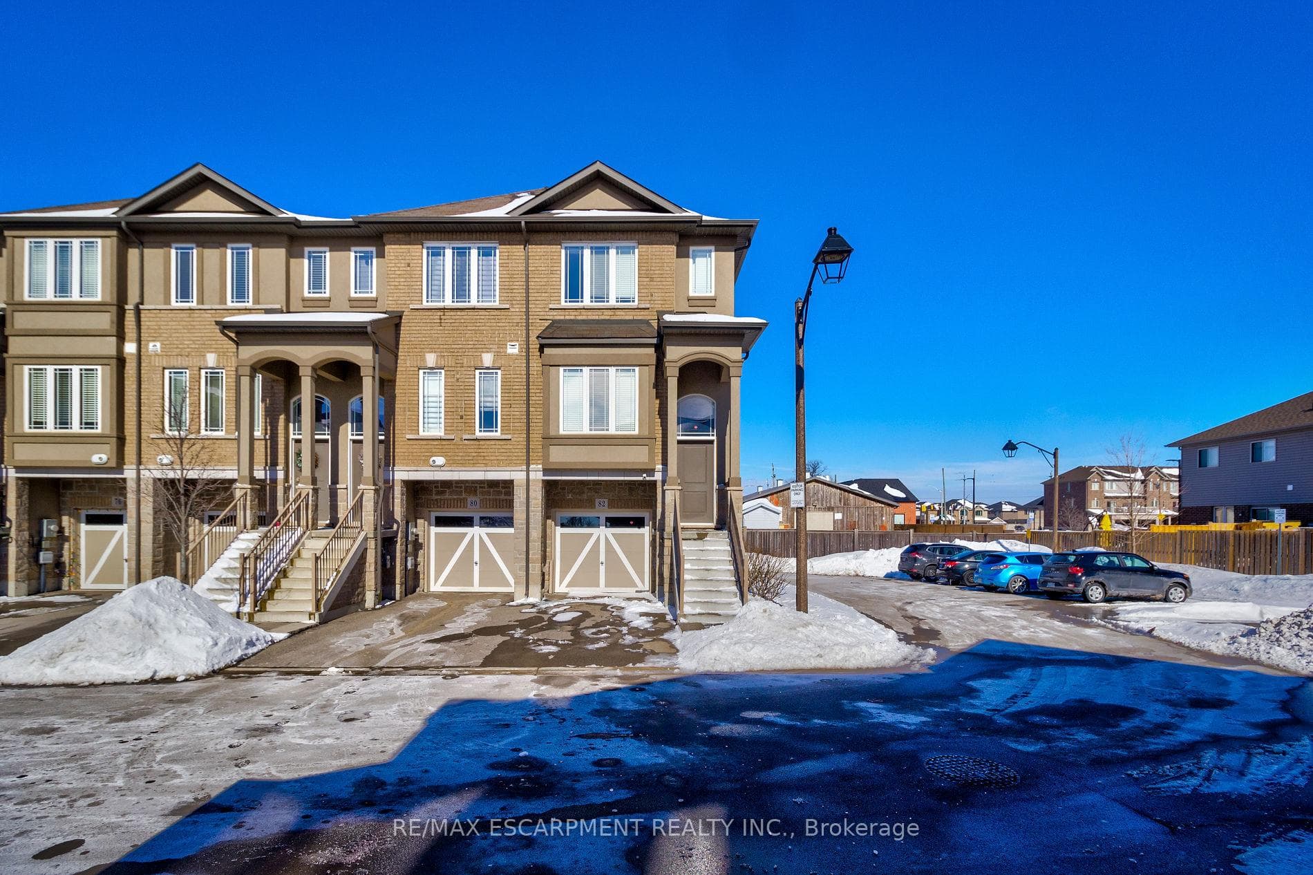 82 Bloom Crescent photo 2