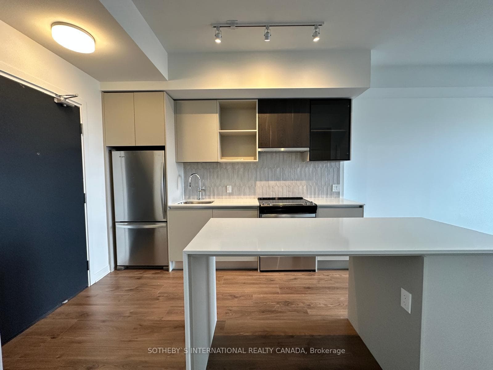 395 Dundas Street Unit 505 photo 2