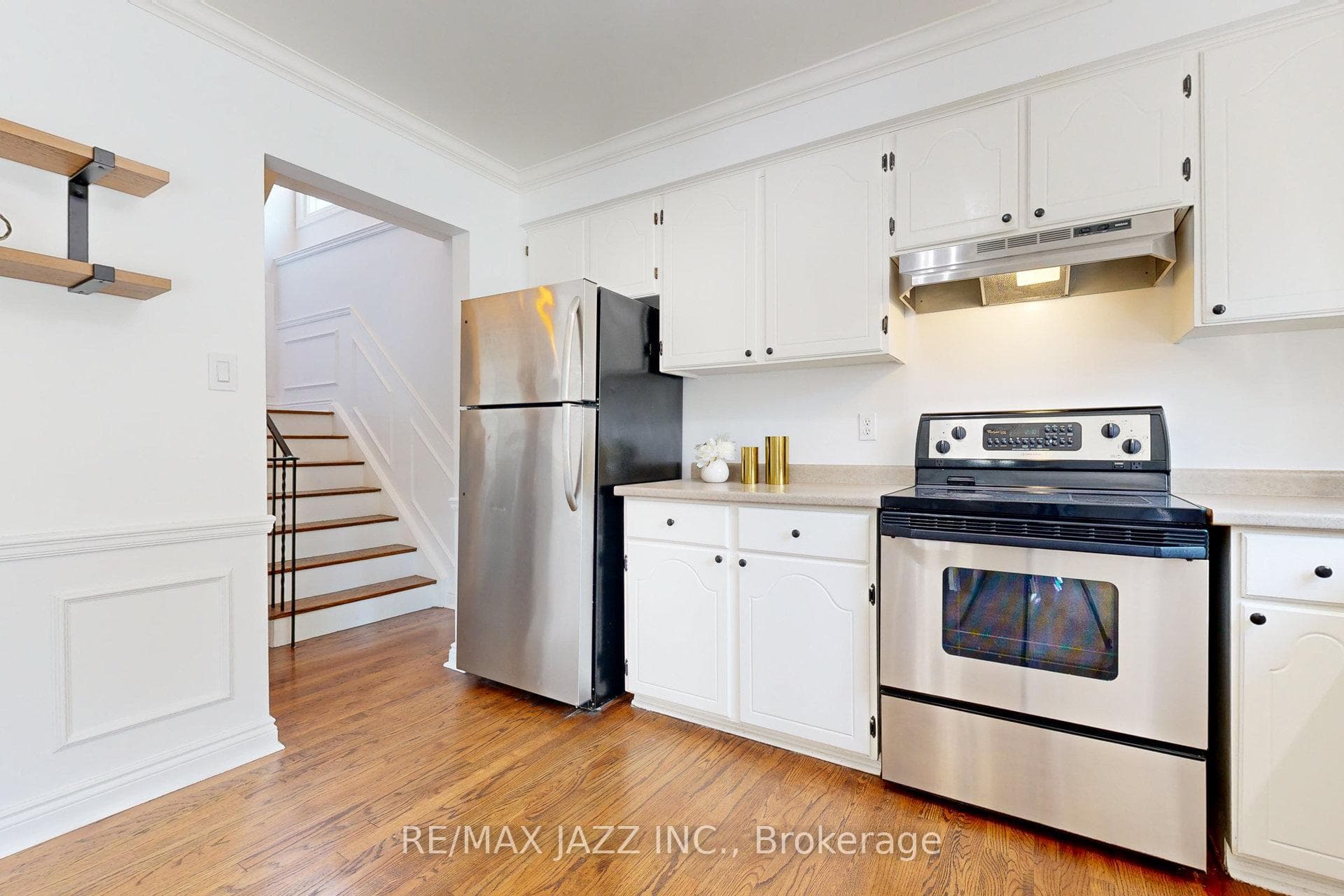 119 Lawrence Crescent photo 13