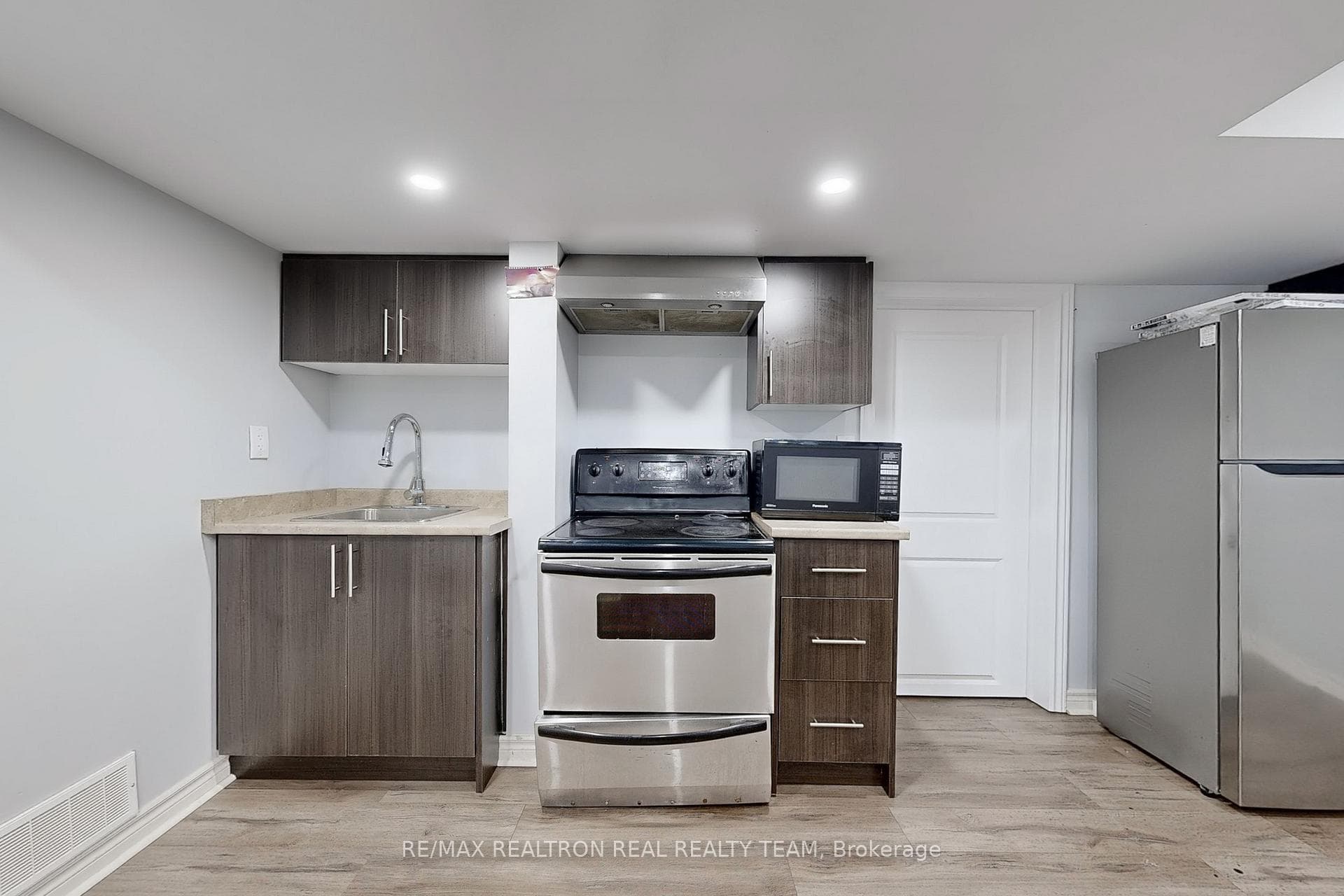 8892 Sheppard Avenue Unit Unit B3 photo 5