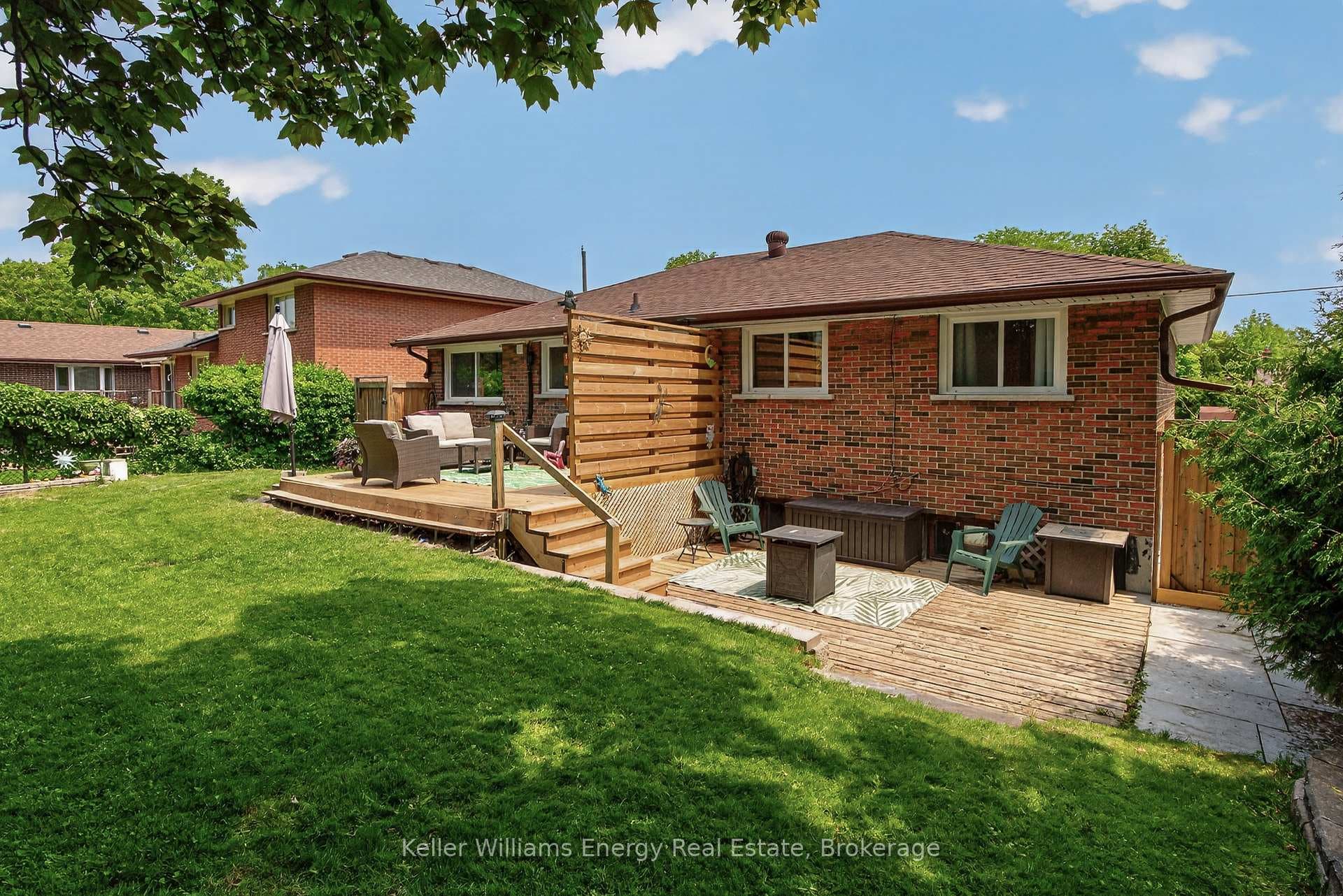405 Bernhard Crescent photo 35