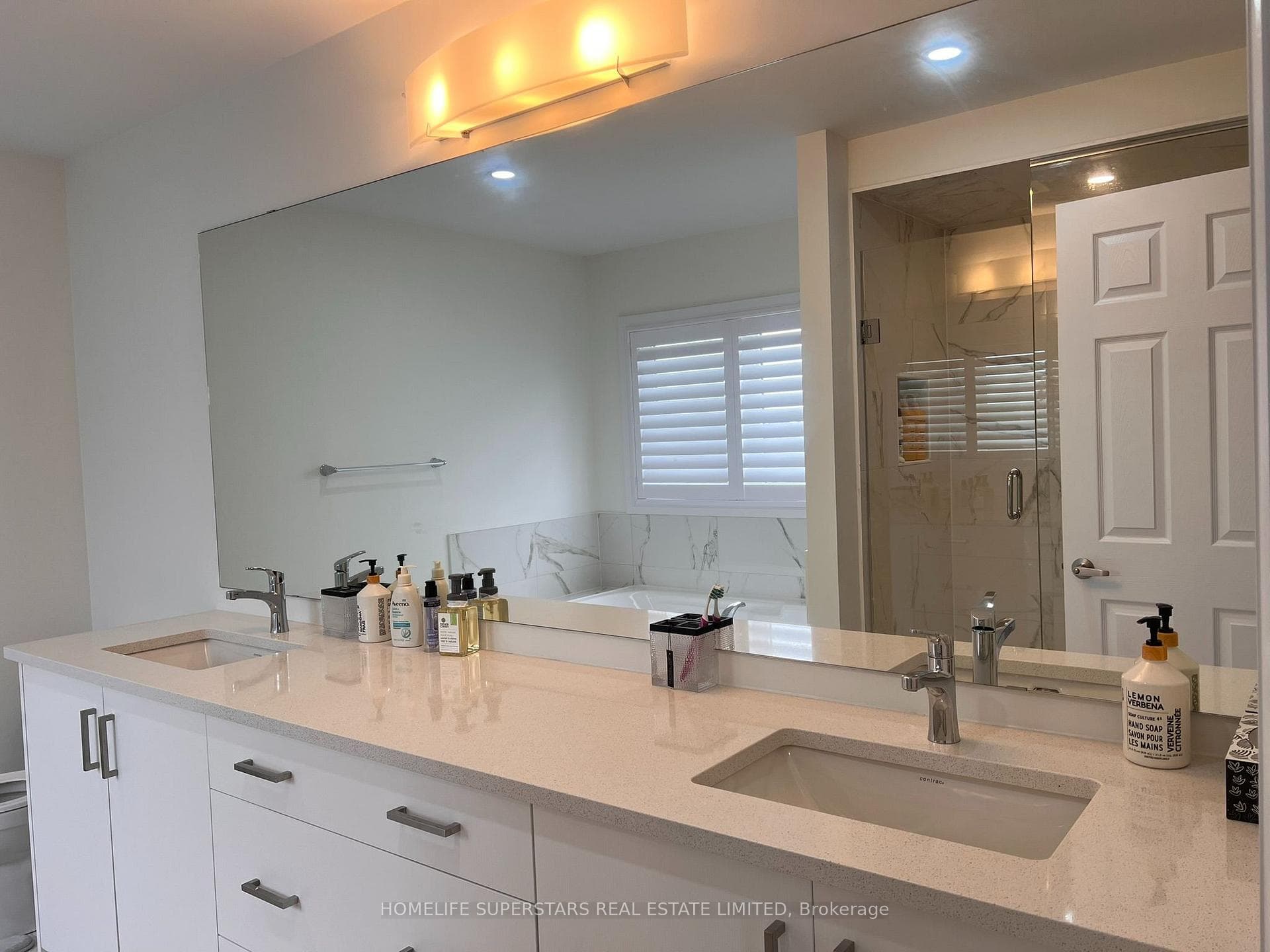 188 AVIRON Crescent photo 37