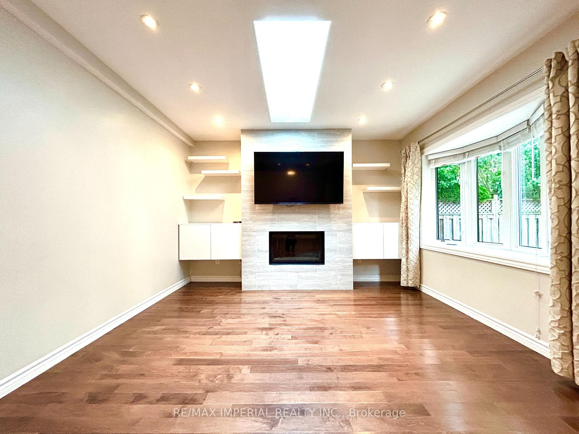 155 Riverview Street photo 10