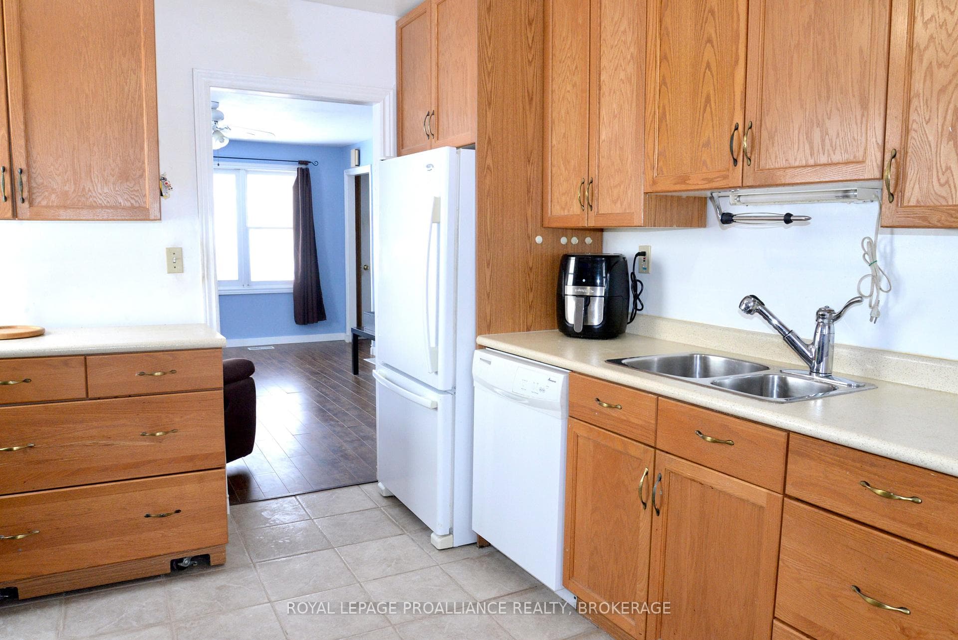 66 Fergus Street photo 6