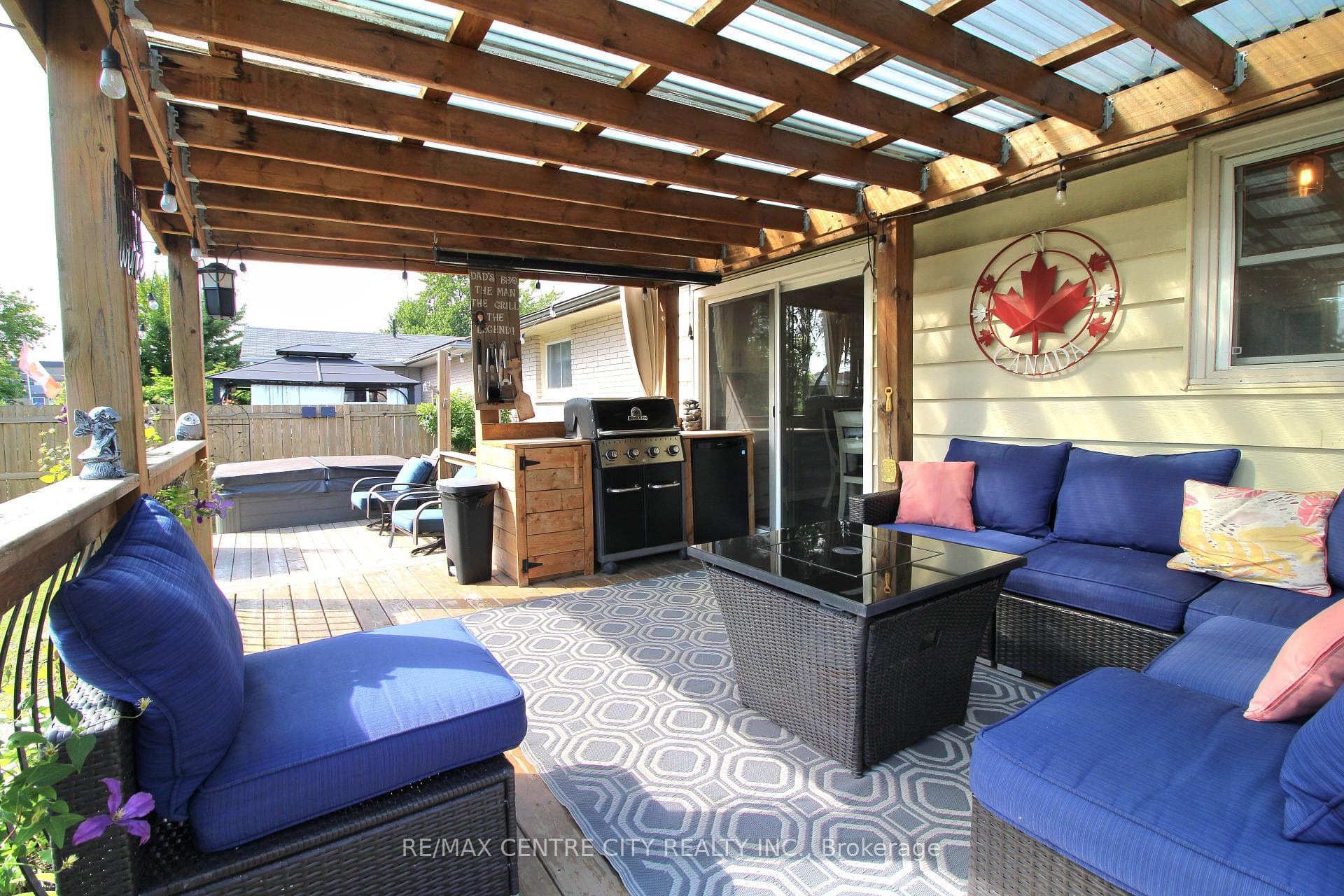 256 WALKER Street photo 19
