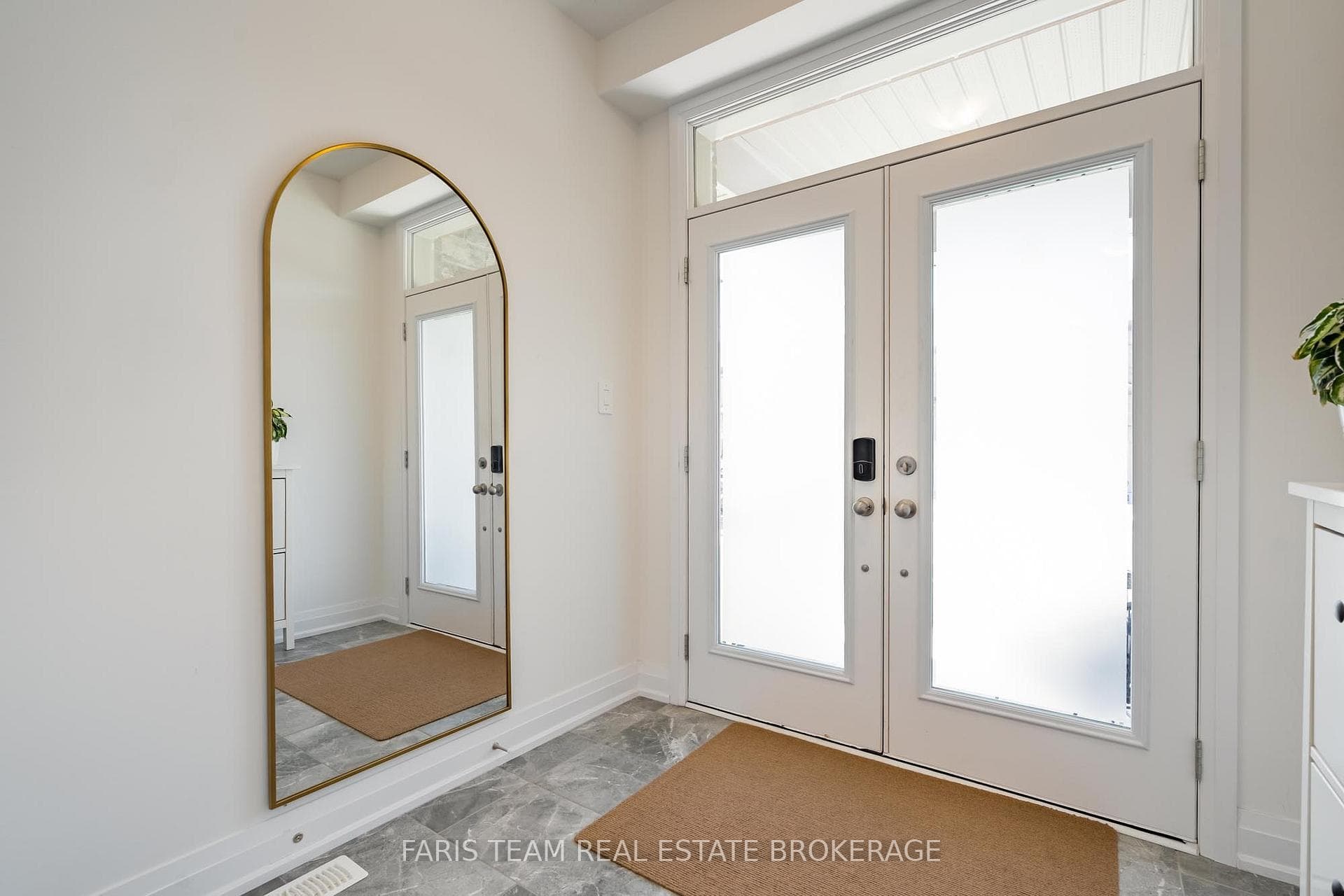 77 Alaskan Heights photo 5
