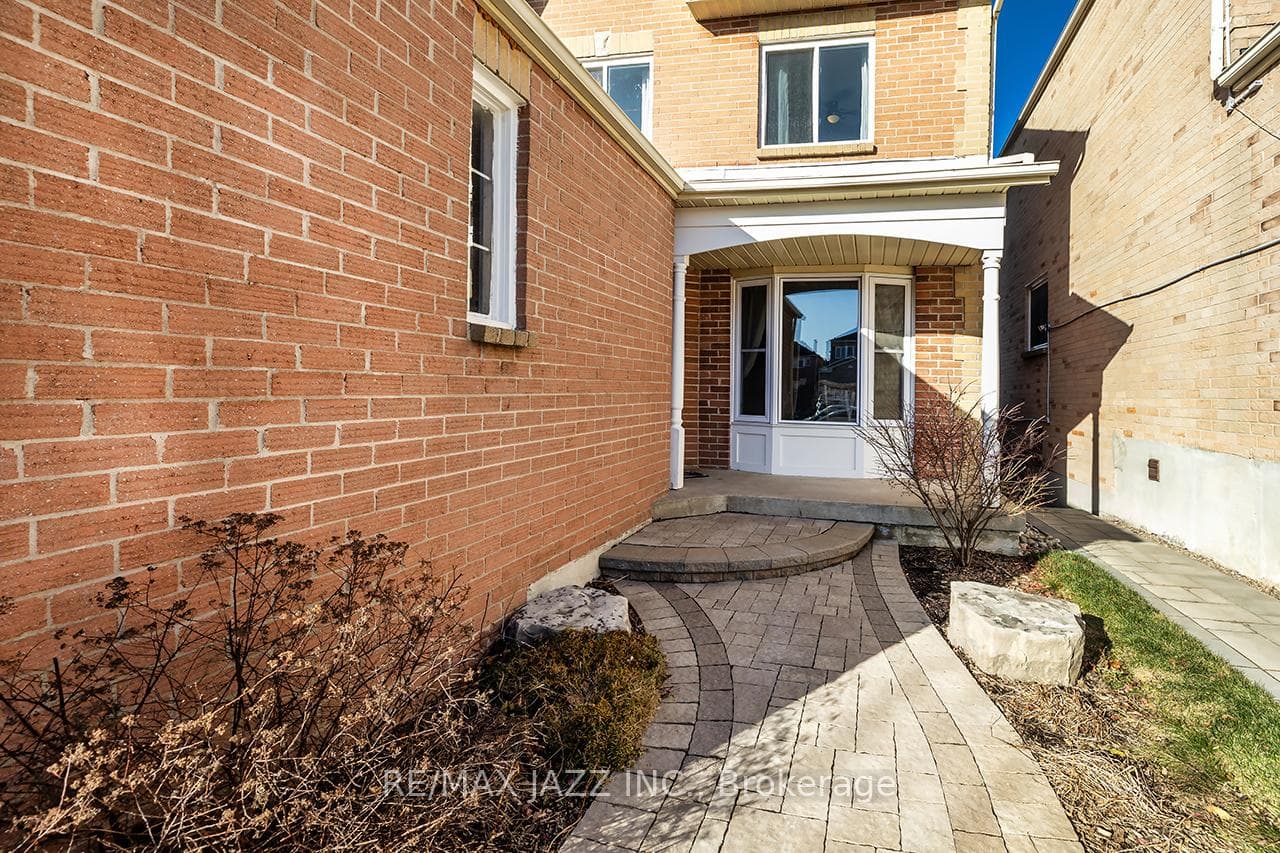 32 Parkins Drive photo 3