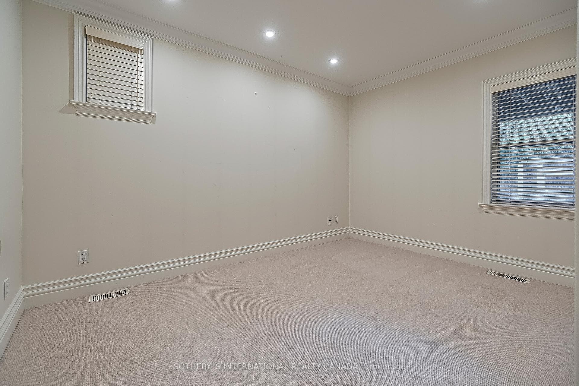 119 Chaplin Crescent Unit Main photo 20