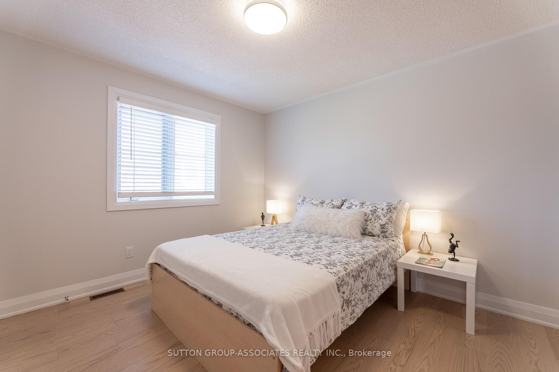 15 Guildford Circle photo 27