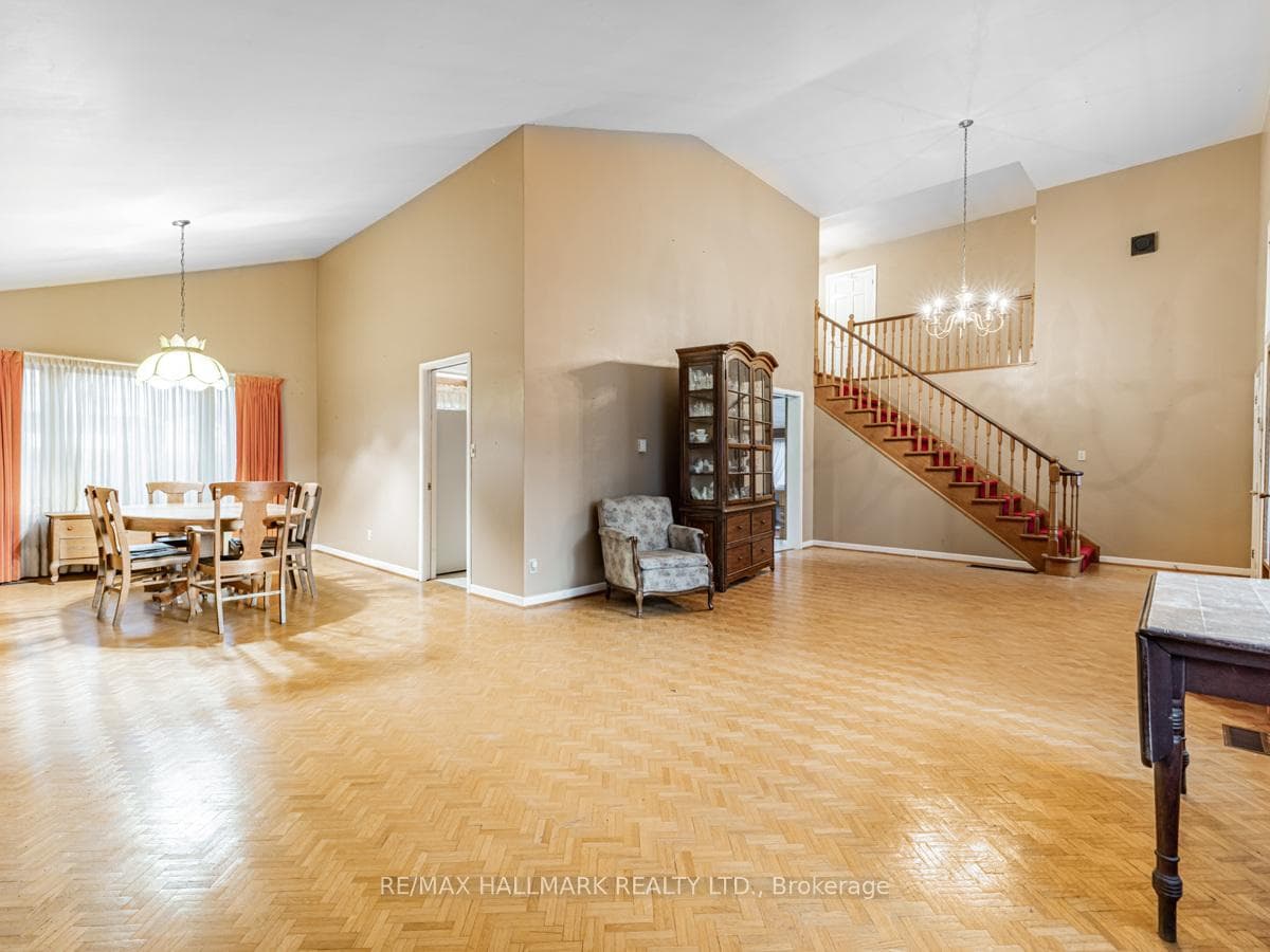 164 Laidlaw Street photo 7