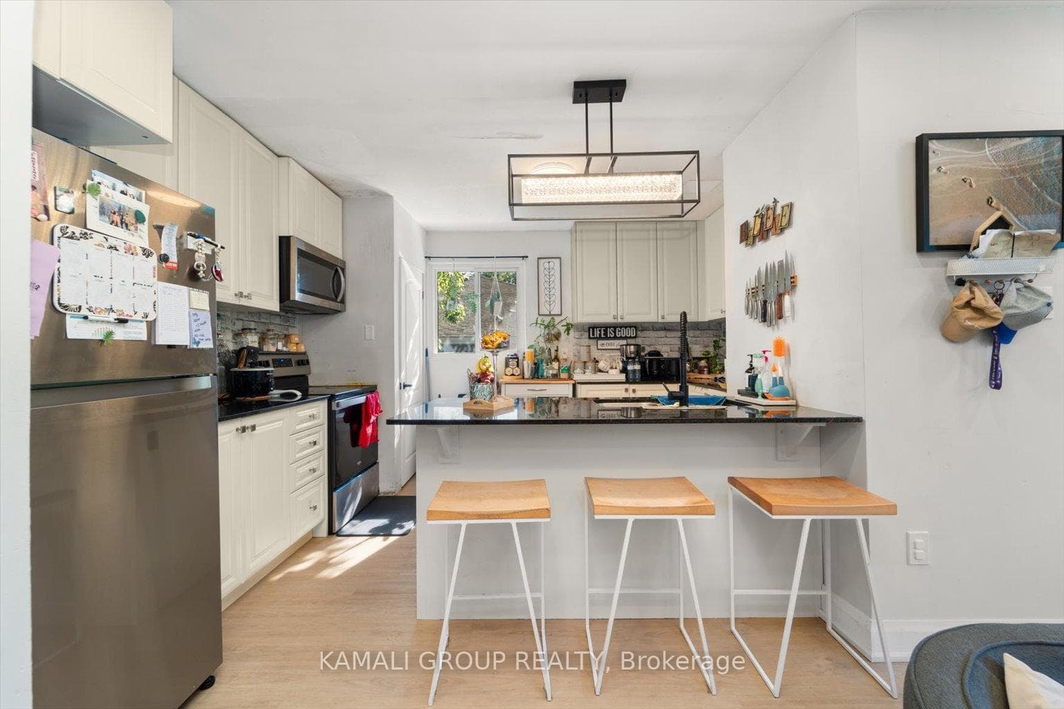 Kitchen with Breakfast Bar