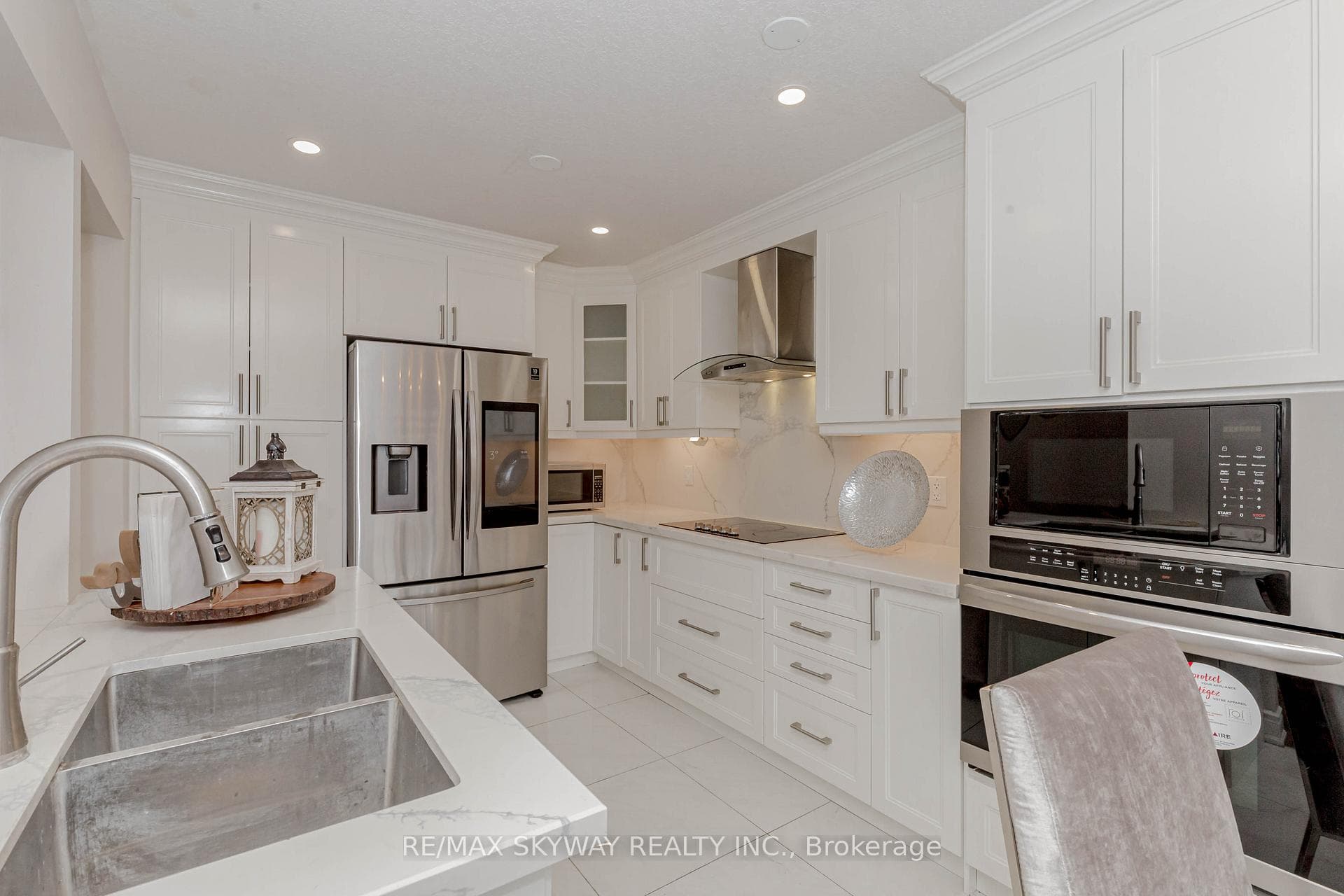 621 Windflower Crescent photo 18