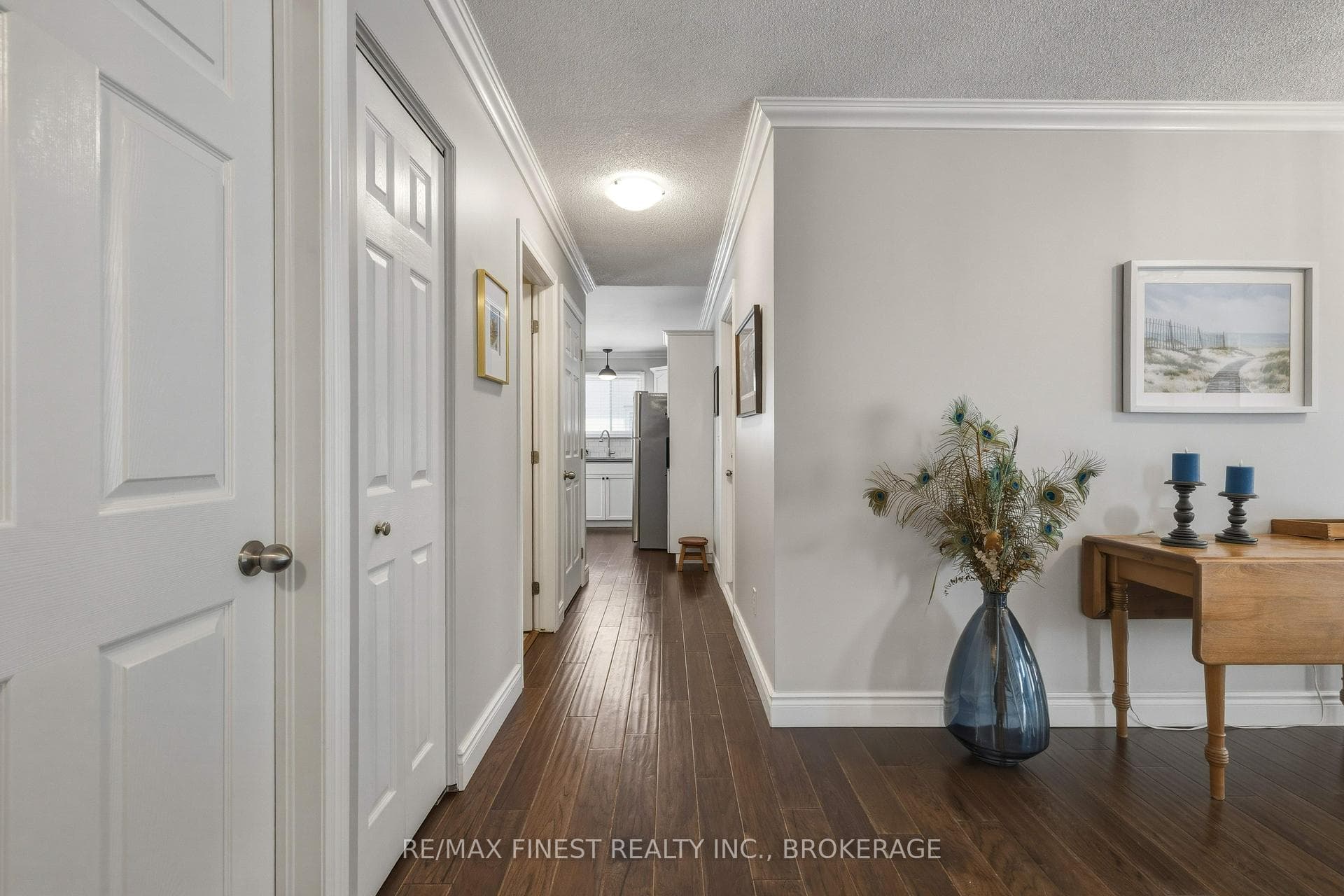320 Friarhill Crescent photo 9