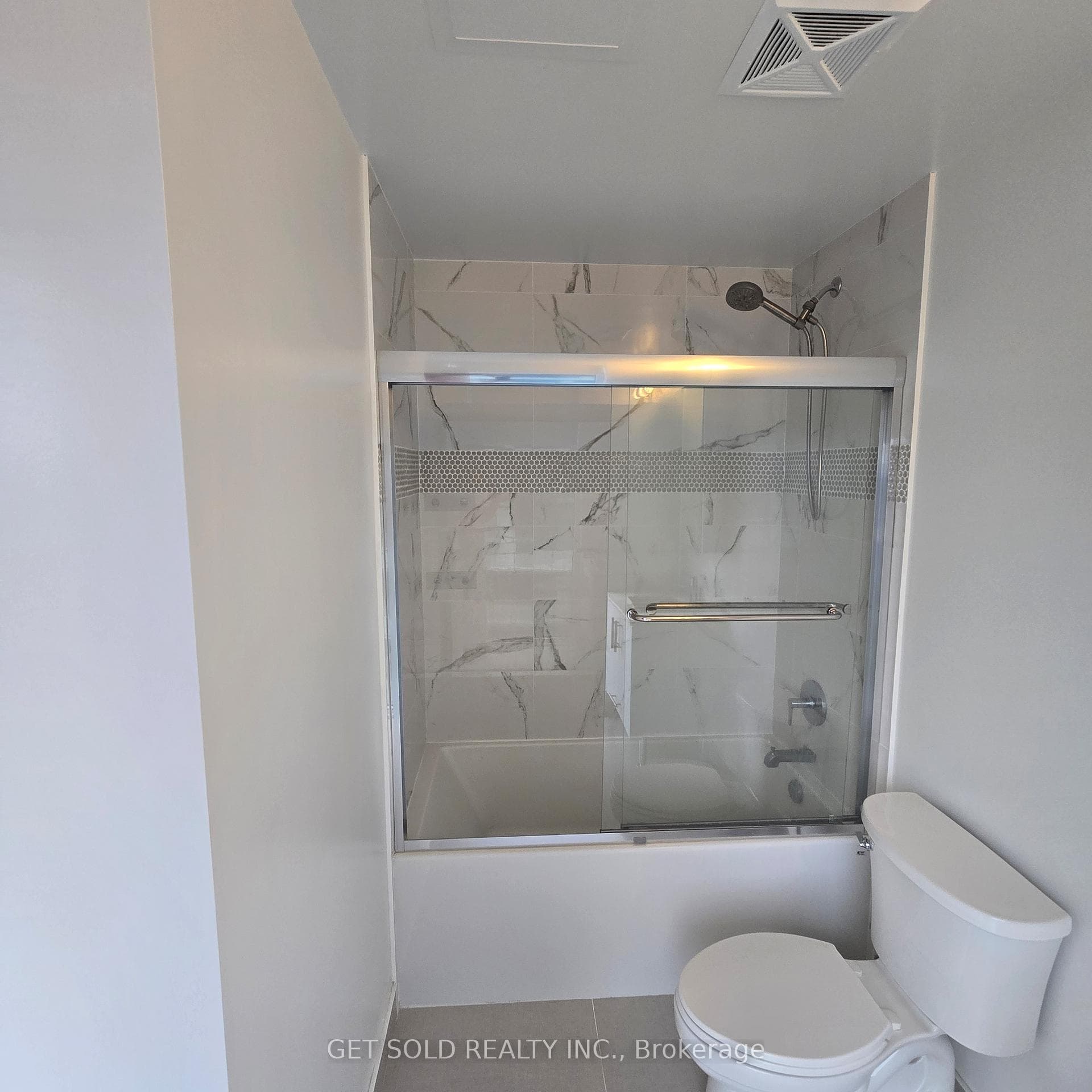 95 Oneida Crescent Unit 1704 photo 16