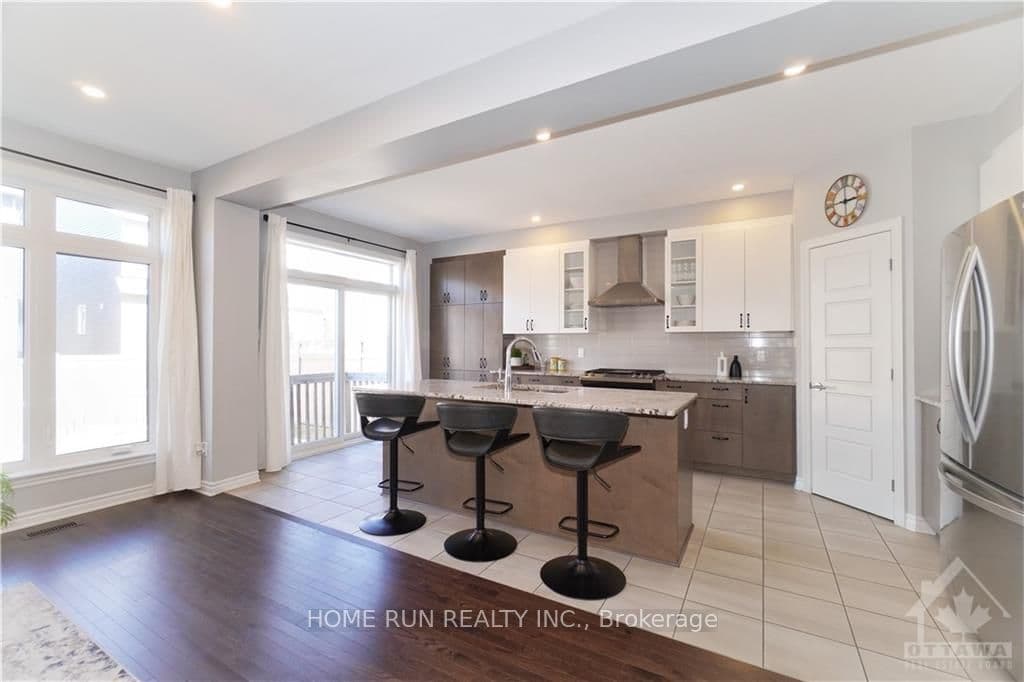 289 TROLLIUS Way photo 12