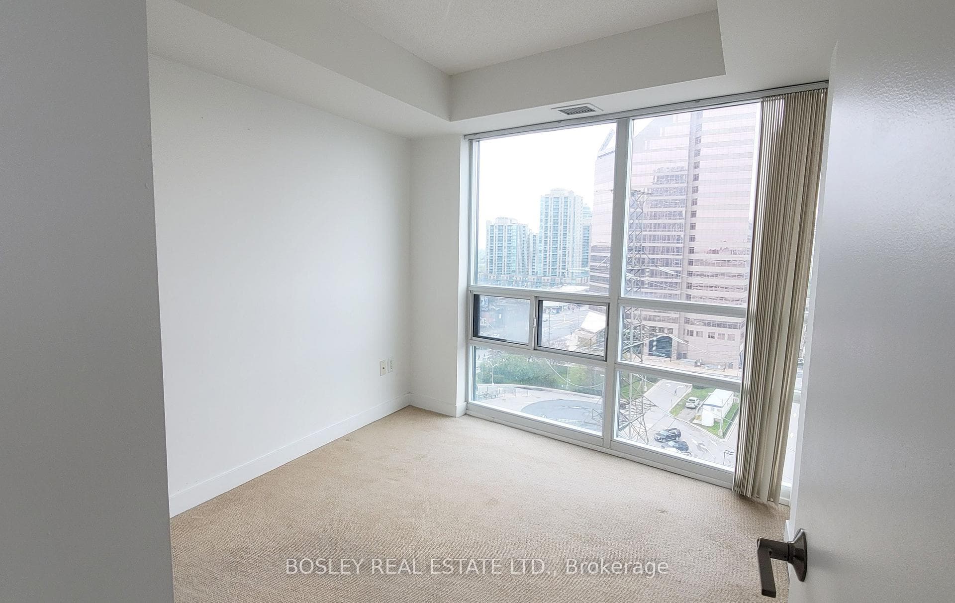 5740 Yonge Street Unit 1302 photo 16