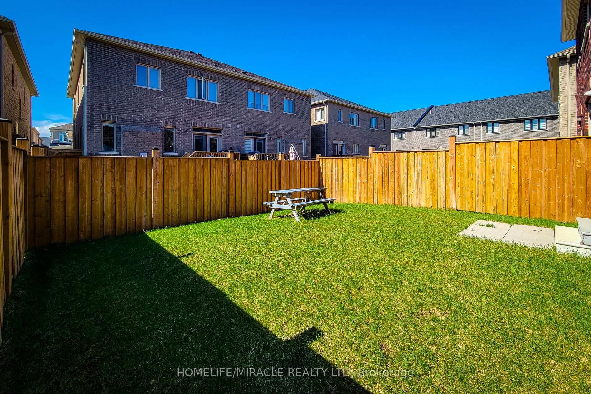 88 Westfield Crescent photo 49