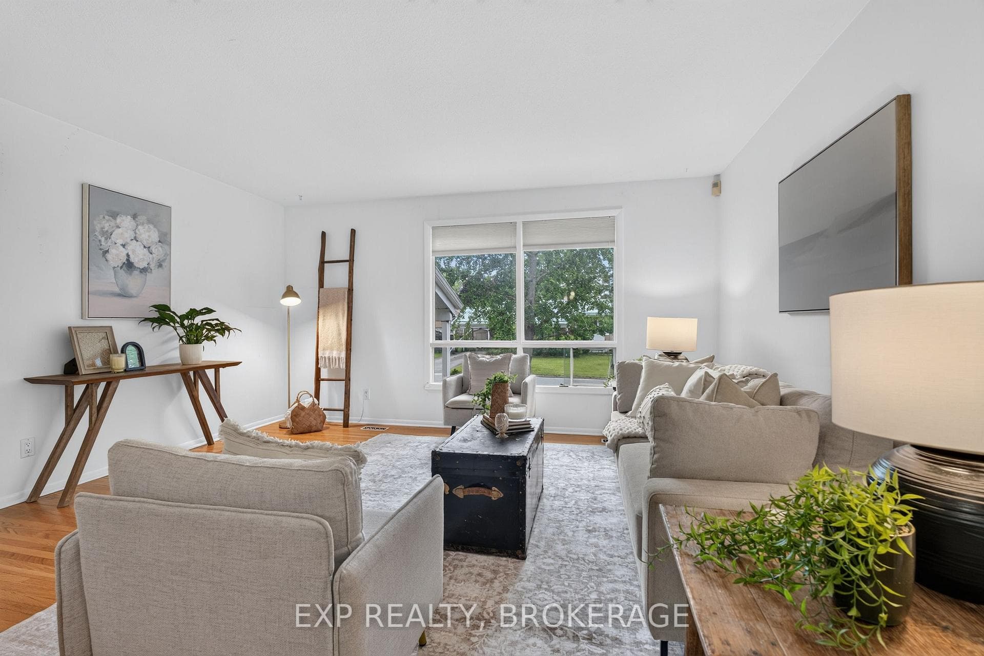 11 PEMBER Place photo 7