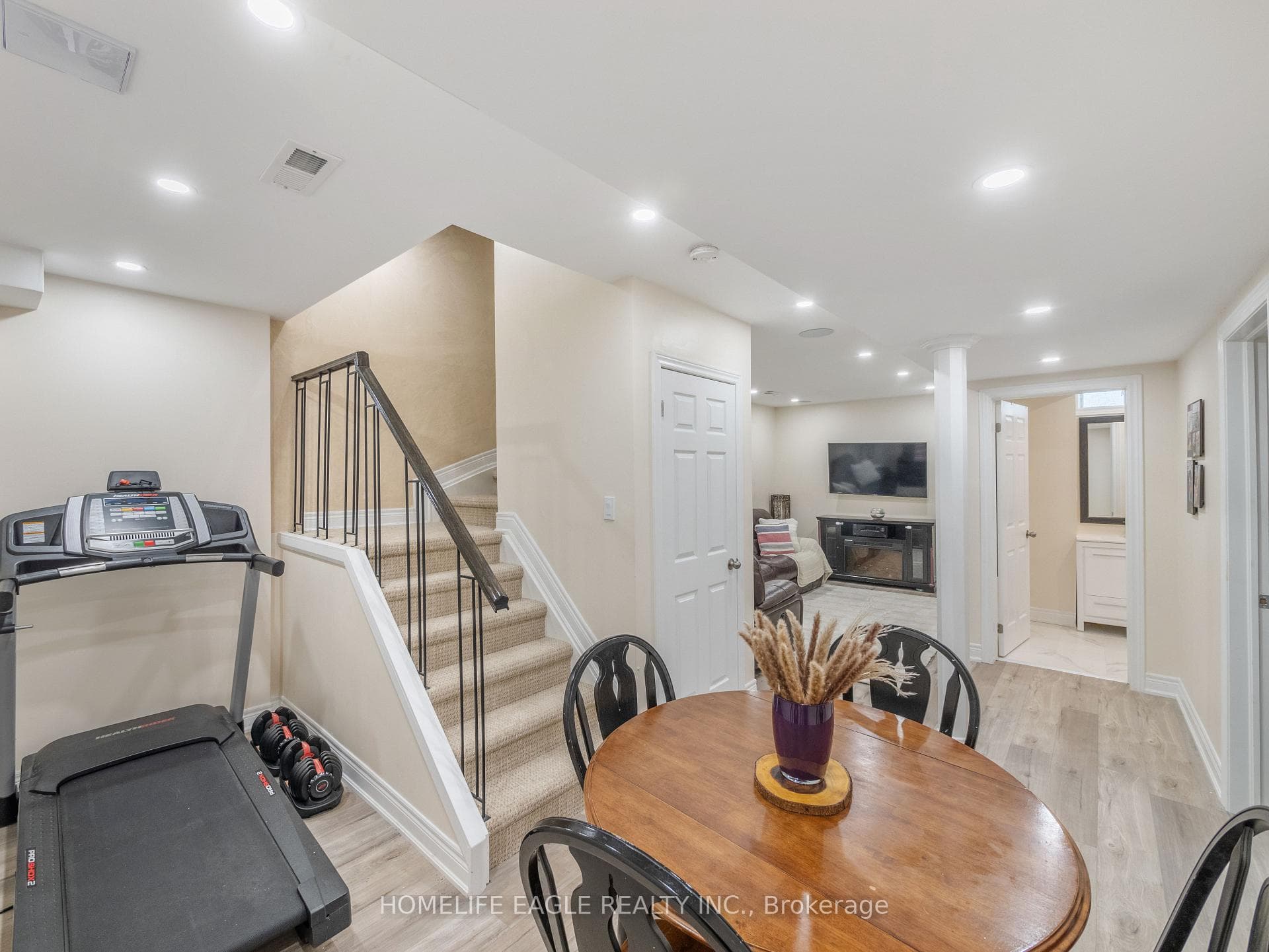 1221 Benson Street photo 16