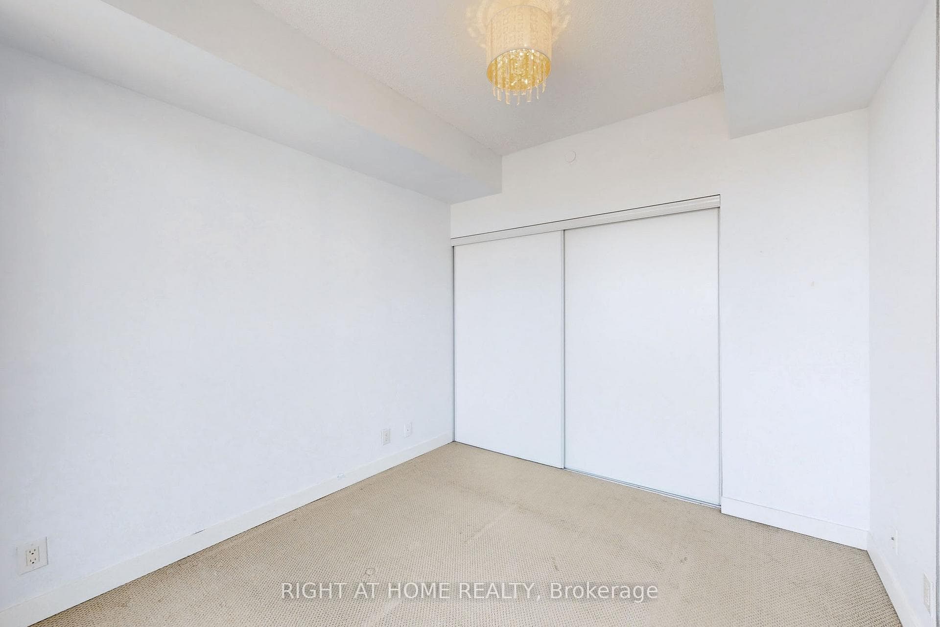 1815 Yonge Street Unit 2207 photo 24
